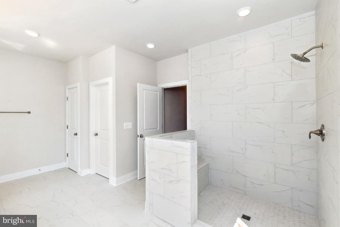 FAIRFAX LANDING - Residential