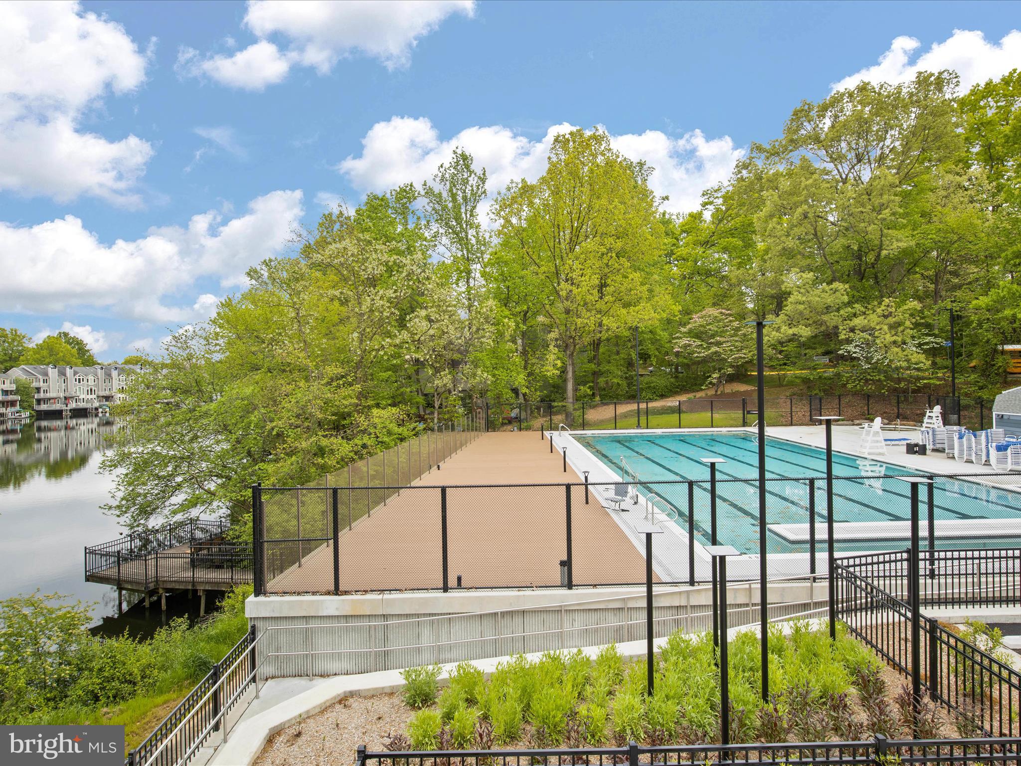 RESTON - Residential