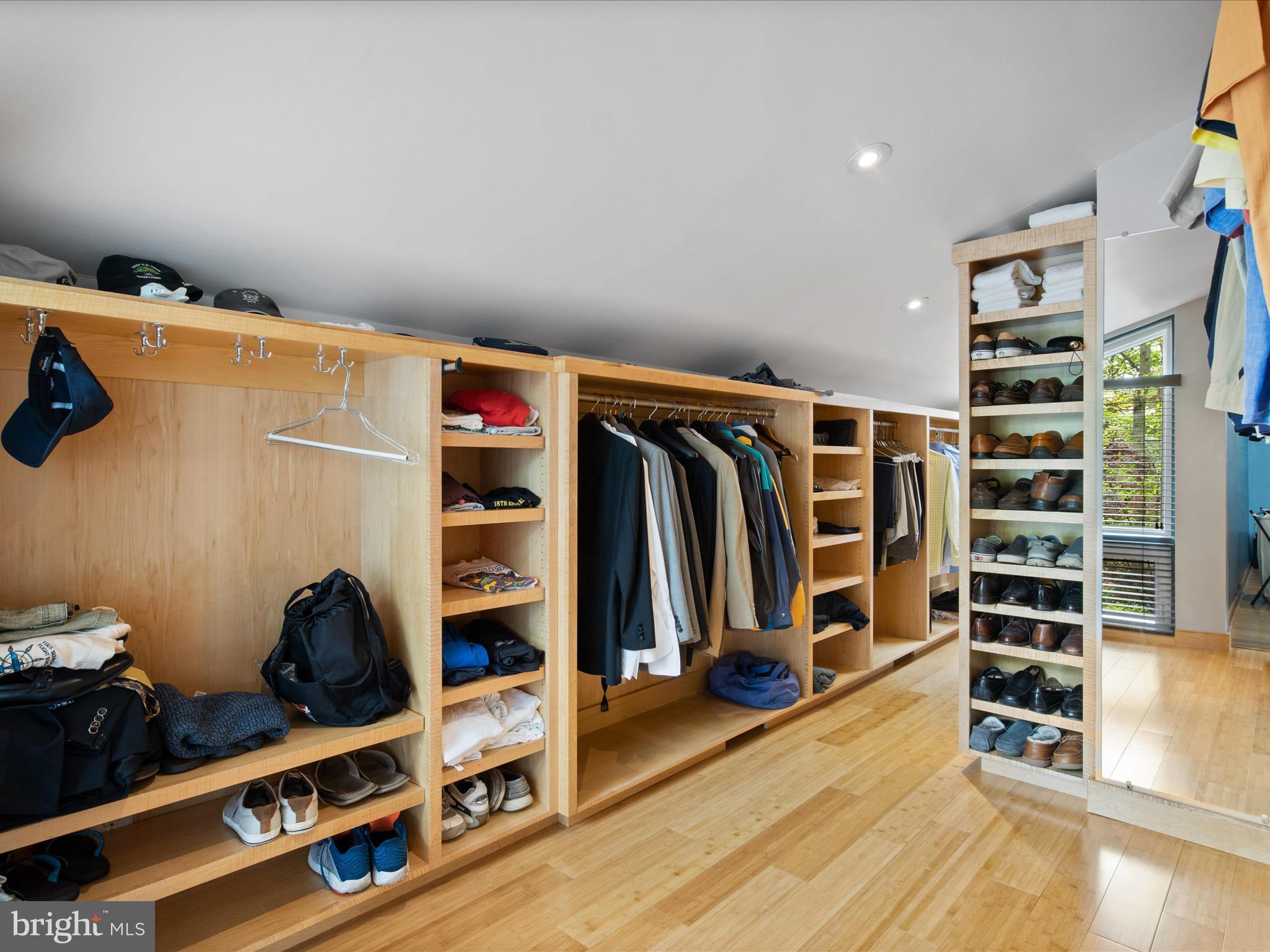 RESTON - Residential