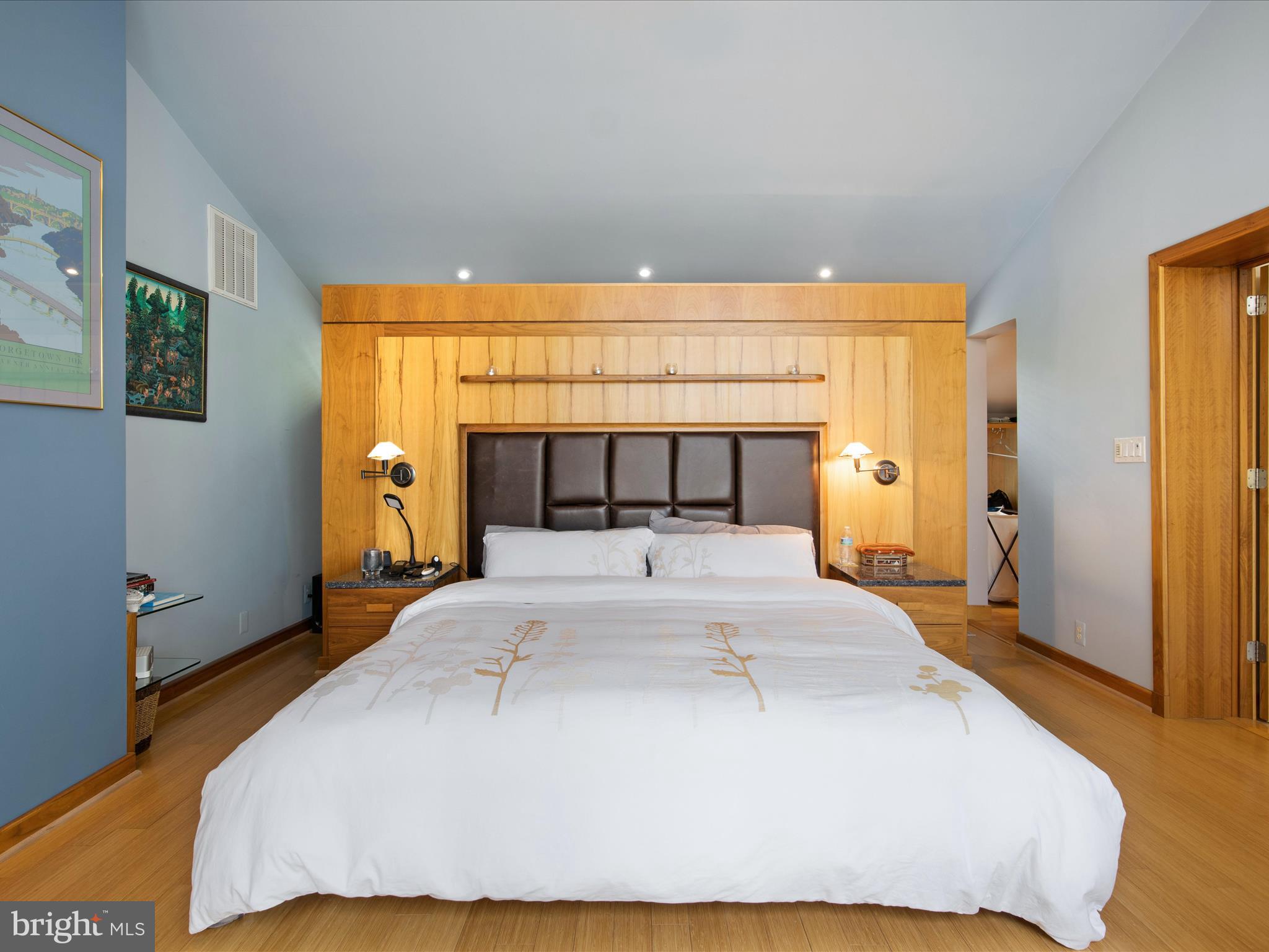 RESTON - Residential