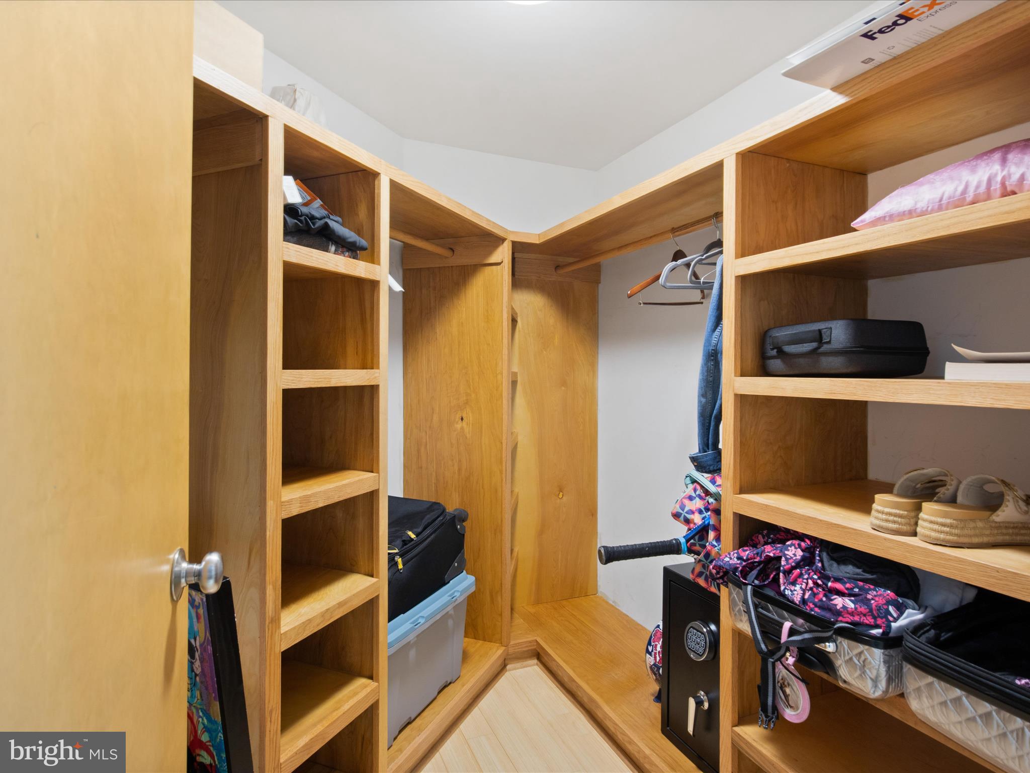 RESTON - Residential