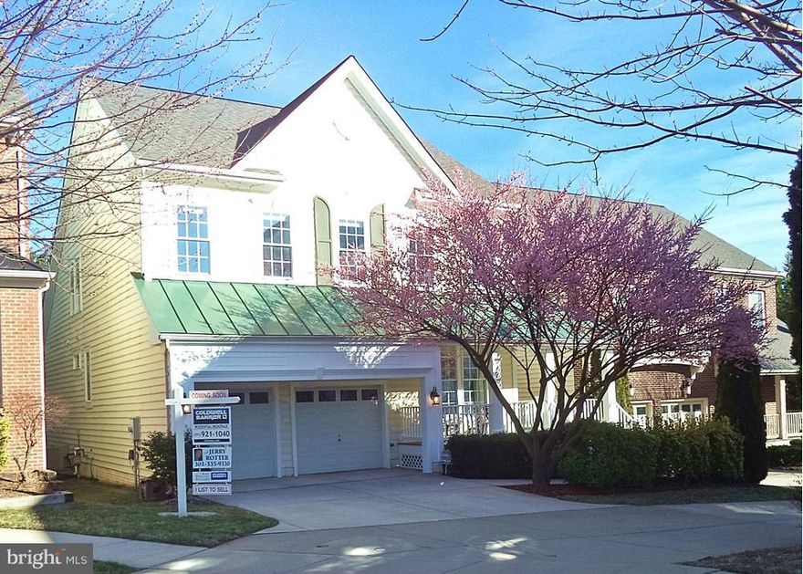 JERRY Lists & SELLS!*Open-Concept FlrPln*Light-Filled Upscale Finish,Crown-Moldings*TALL-Ceilings*Warming GAS Fireplace*Main-LVL MASTER-Suite w/Box-Bays/TRAY Ceiling+PRIVATE En-Suite Mstr-BA*Gourmet GRANITE/Maple Eat-In KITw/ISLND & Exhaust-Vent to OUTSIDE*Sep-DINING*Jack&Jill BA*Finished Lwr-Lvl*Covered Front-Porch*TREX-DECK/treed PRIVACY*OFFICE*2Family-Rms*FRESH PAINT*2-CarGAR* Home Wrrnty*SHOPS