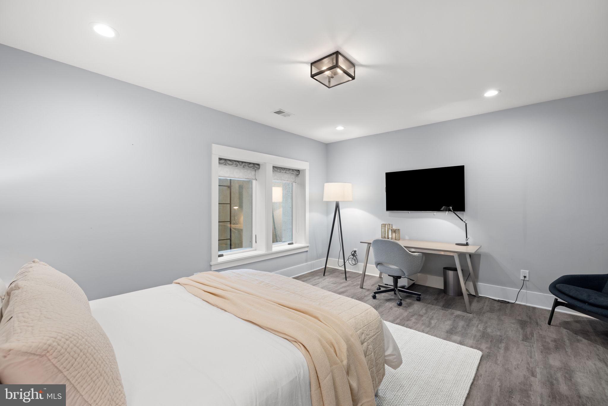 VIENNA WOODS - Residential