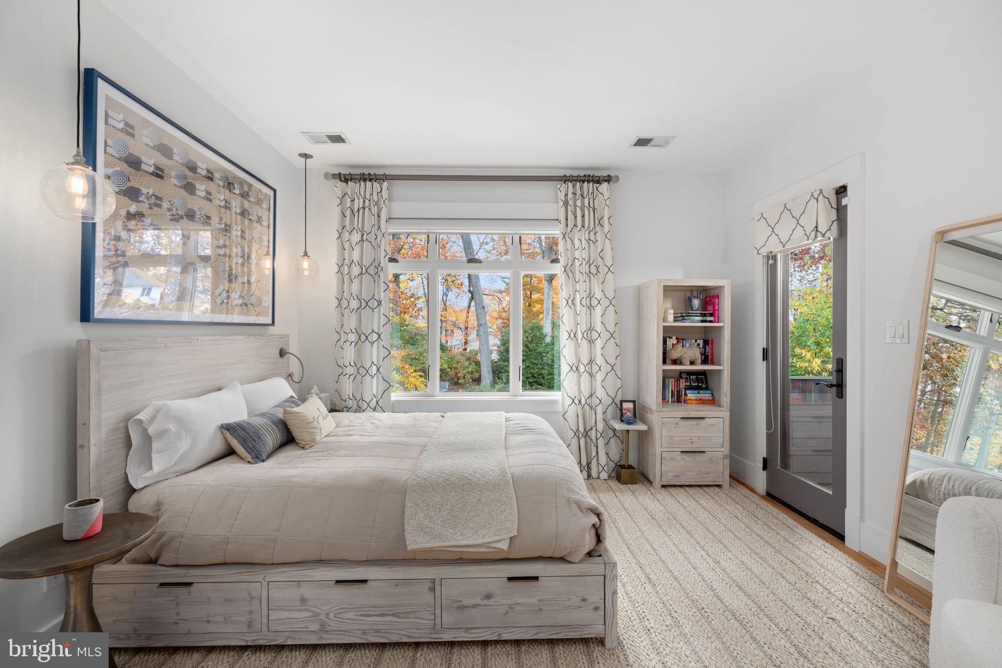 VIENNA WOODS - Residential