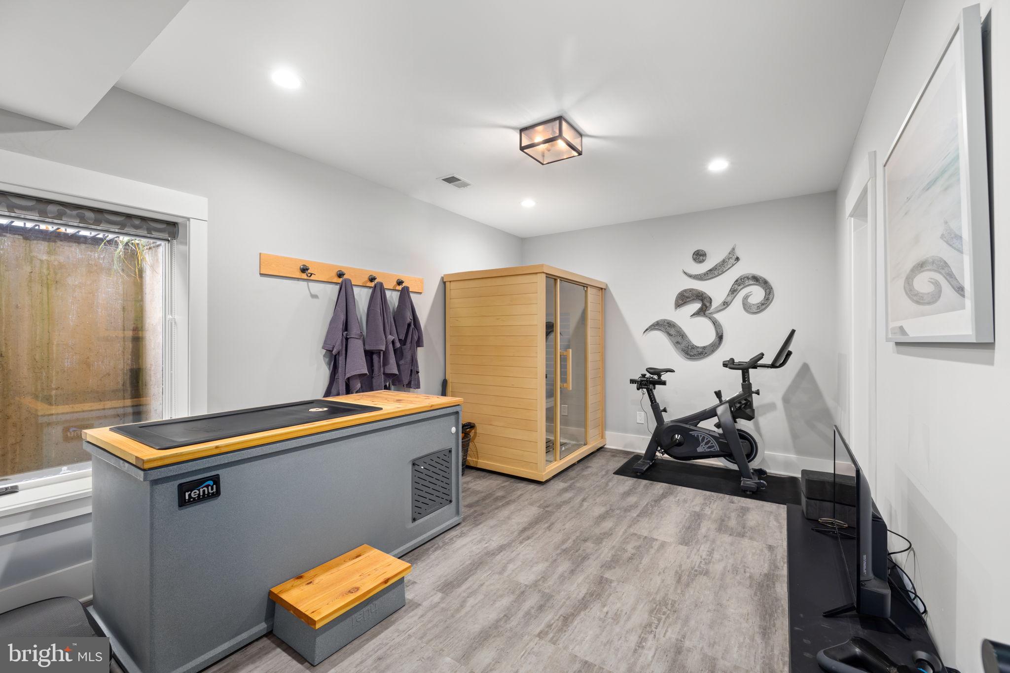 VIENNA WOODS - Residential