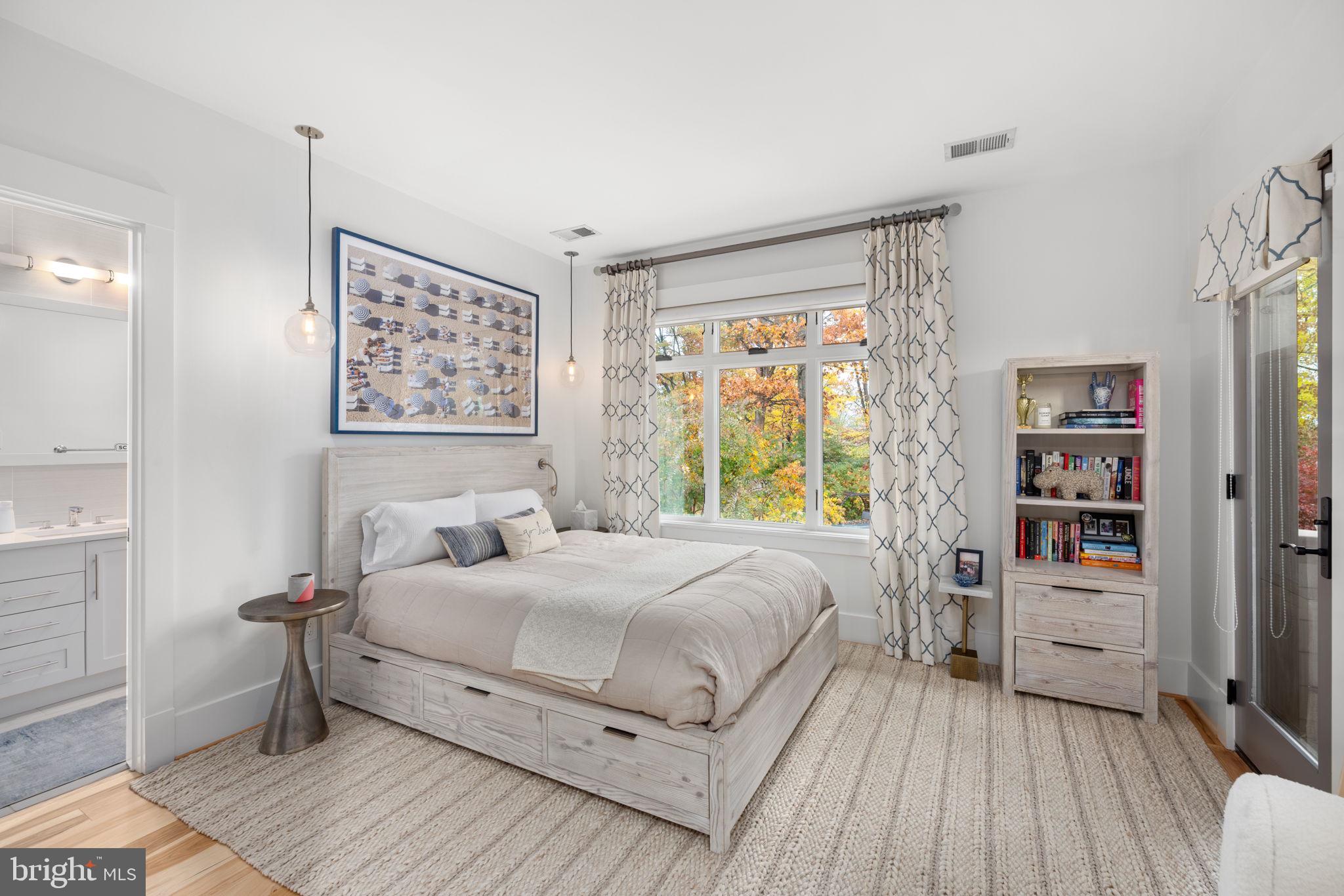 VIENNA WOODS - Residential