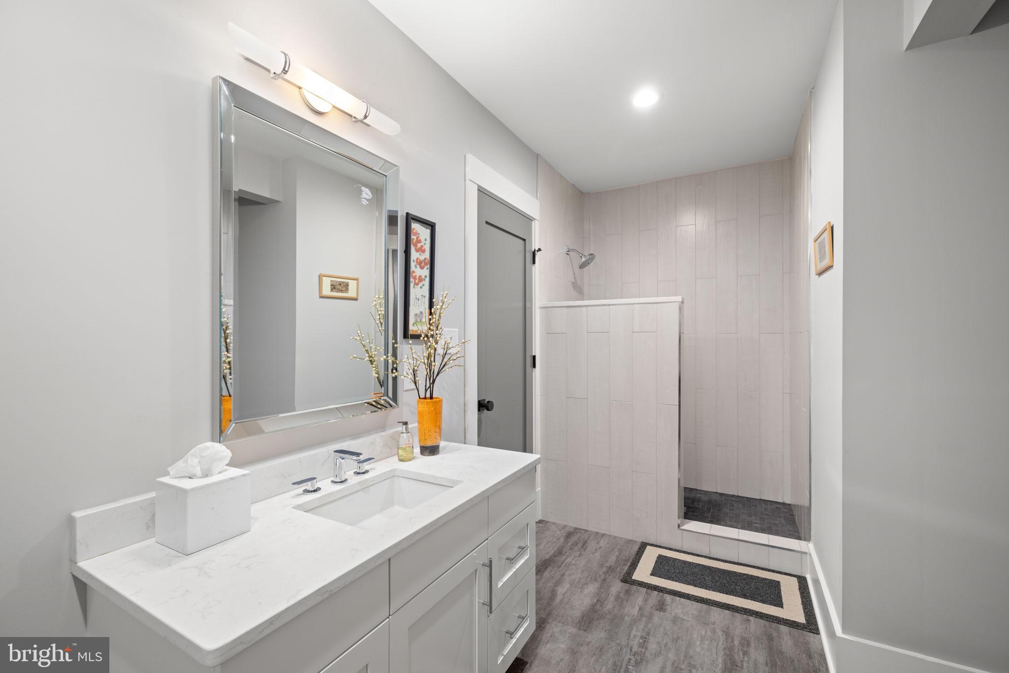 VIENNA WOODS - Residential