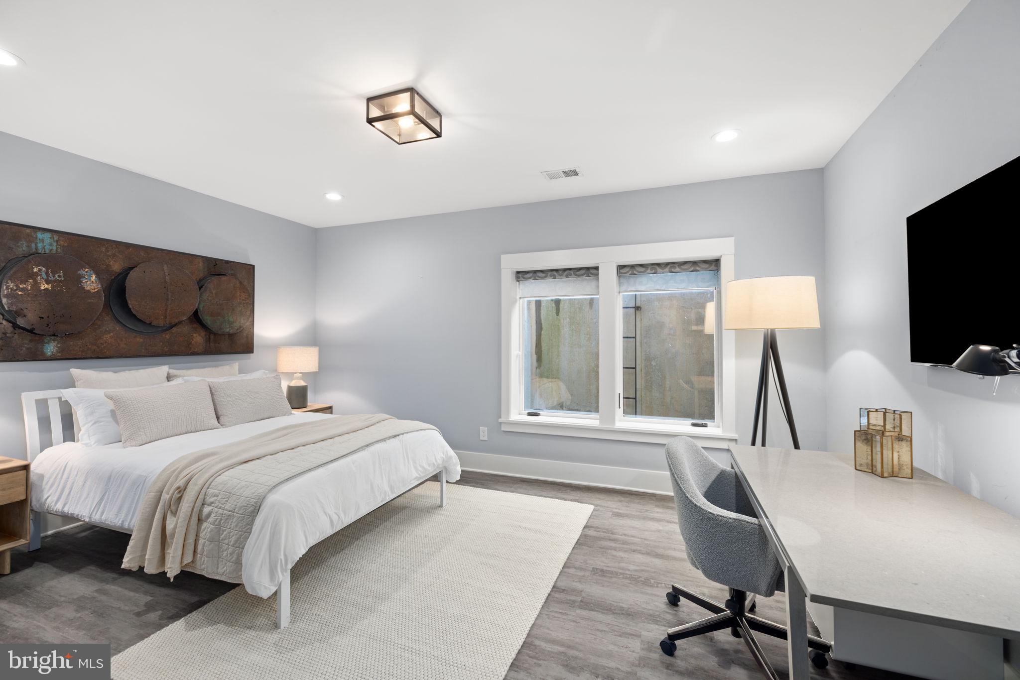 VIENNA WOODS - Residential