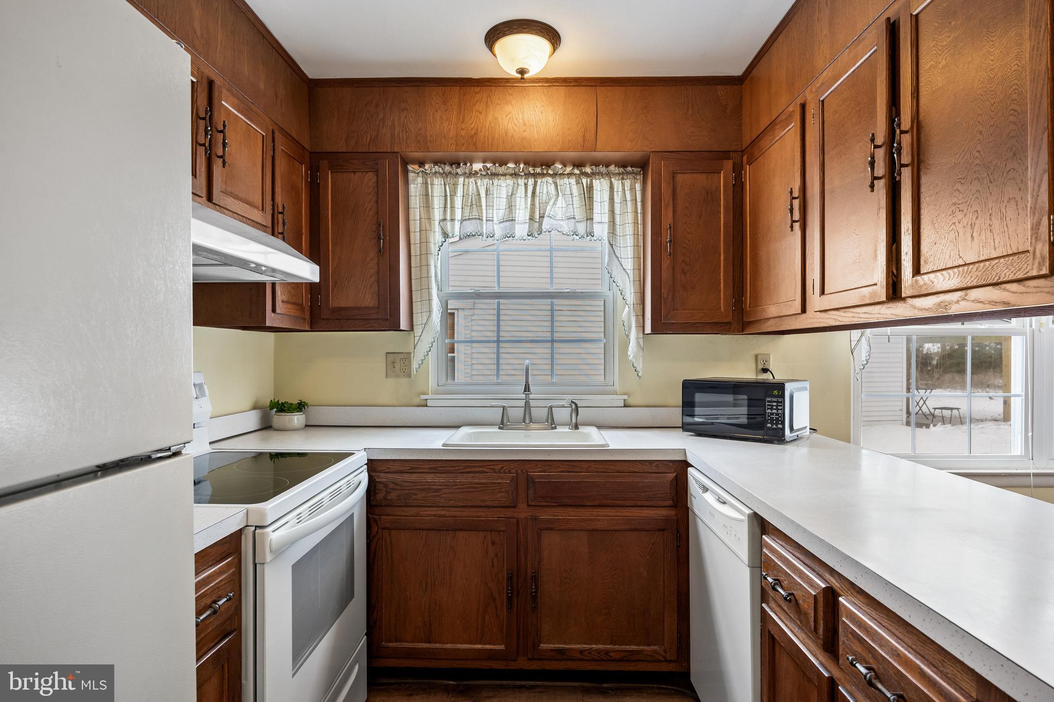 LEISURETOWNE - Residential