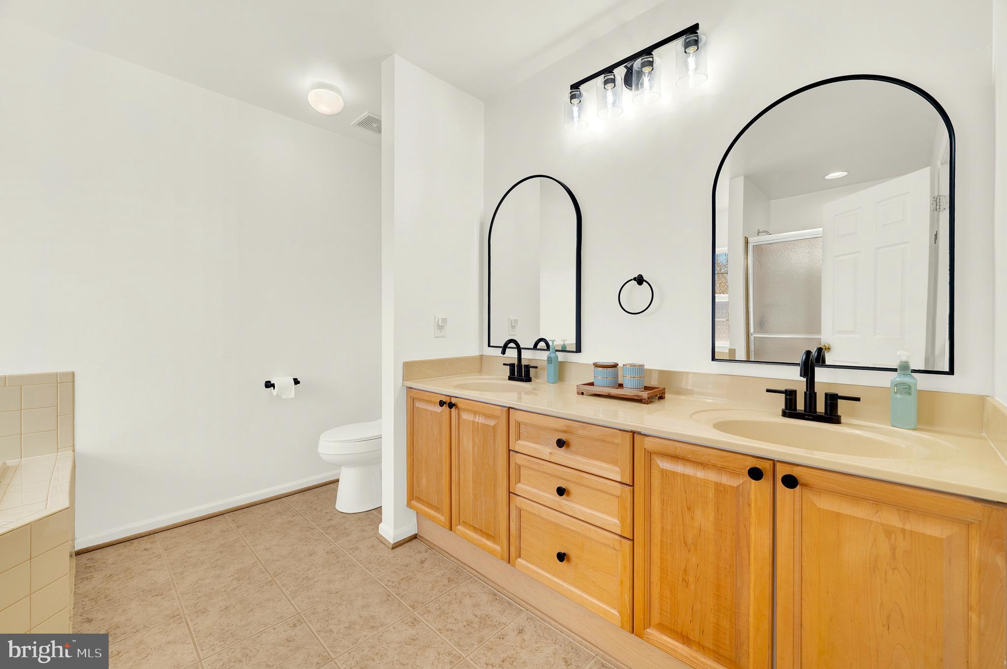 SHERWOOD FOREST - Residential