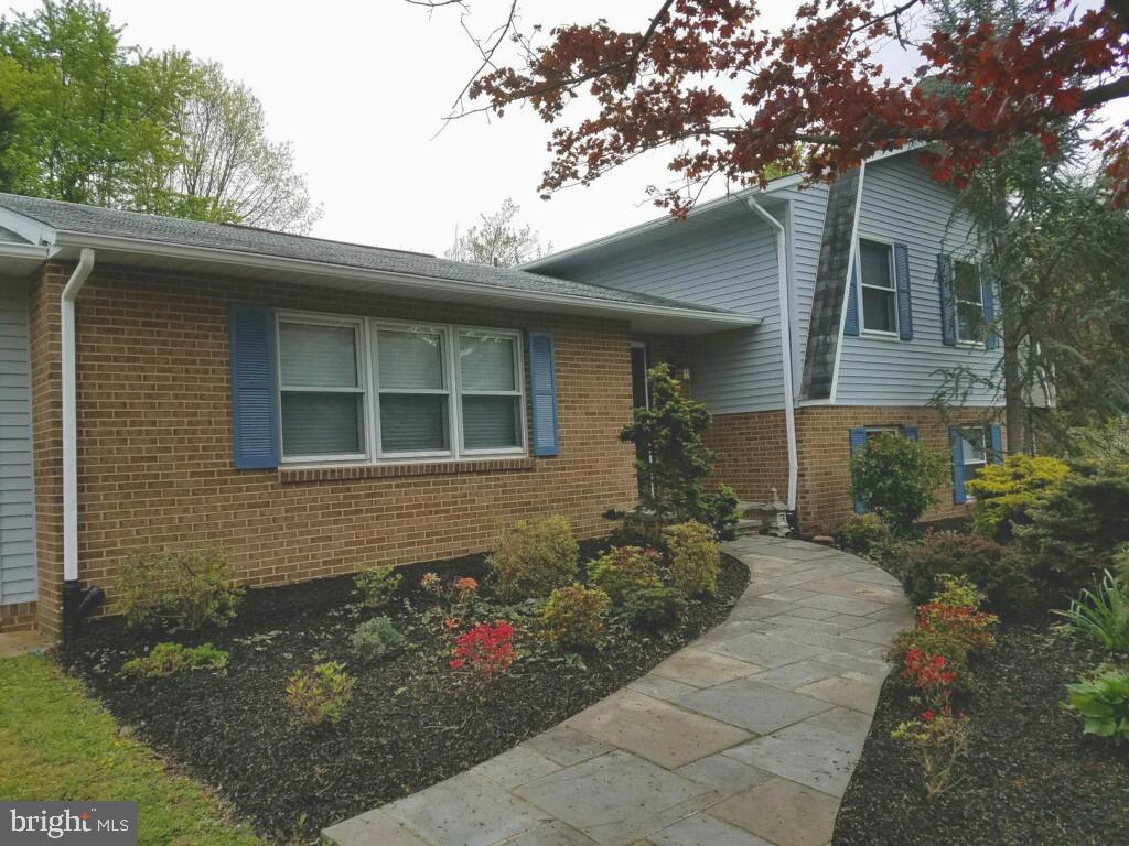TWIN LAKES - Residential