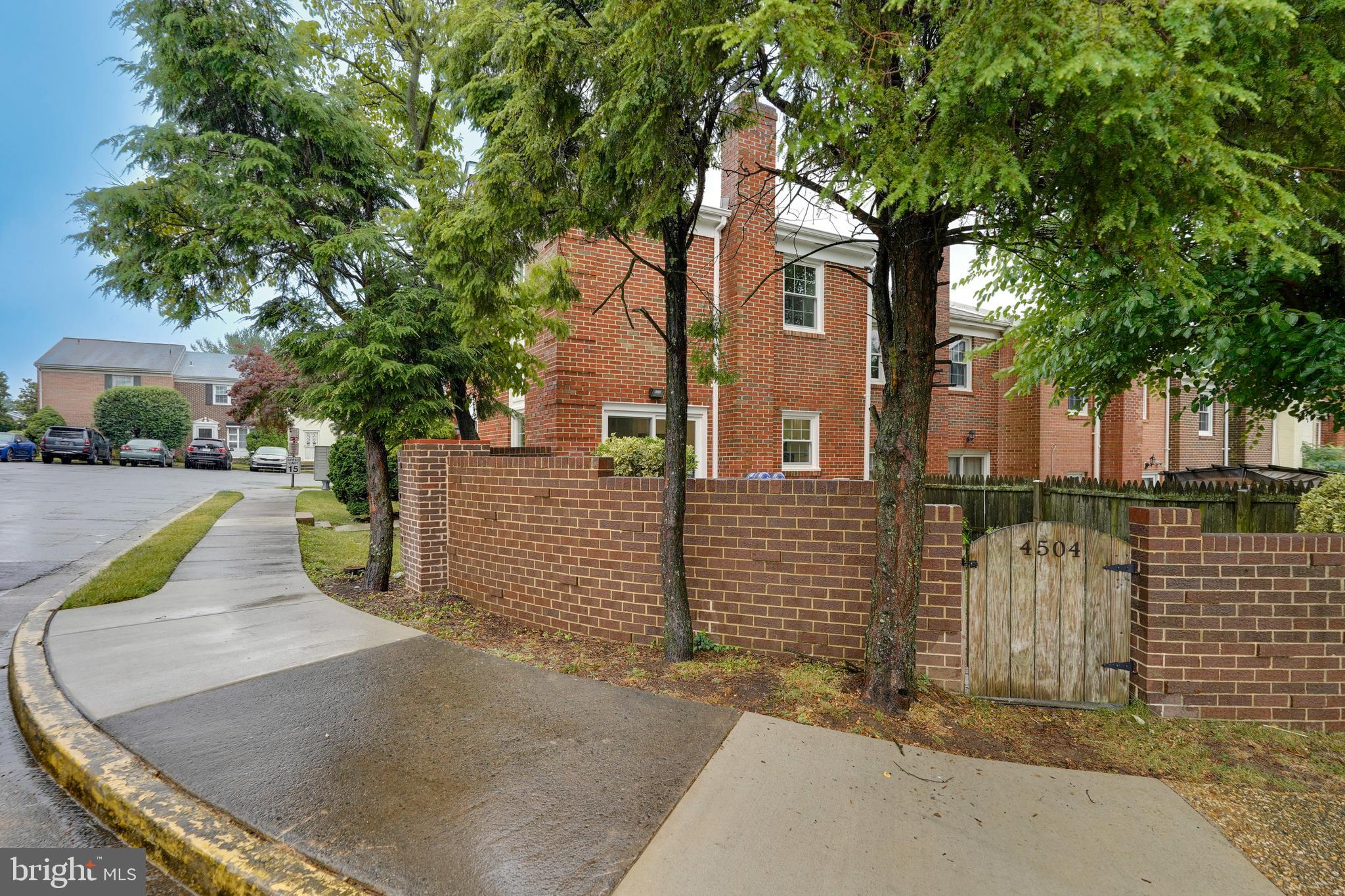 PINECREST HEIGHTS - Residential Lease