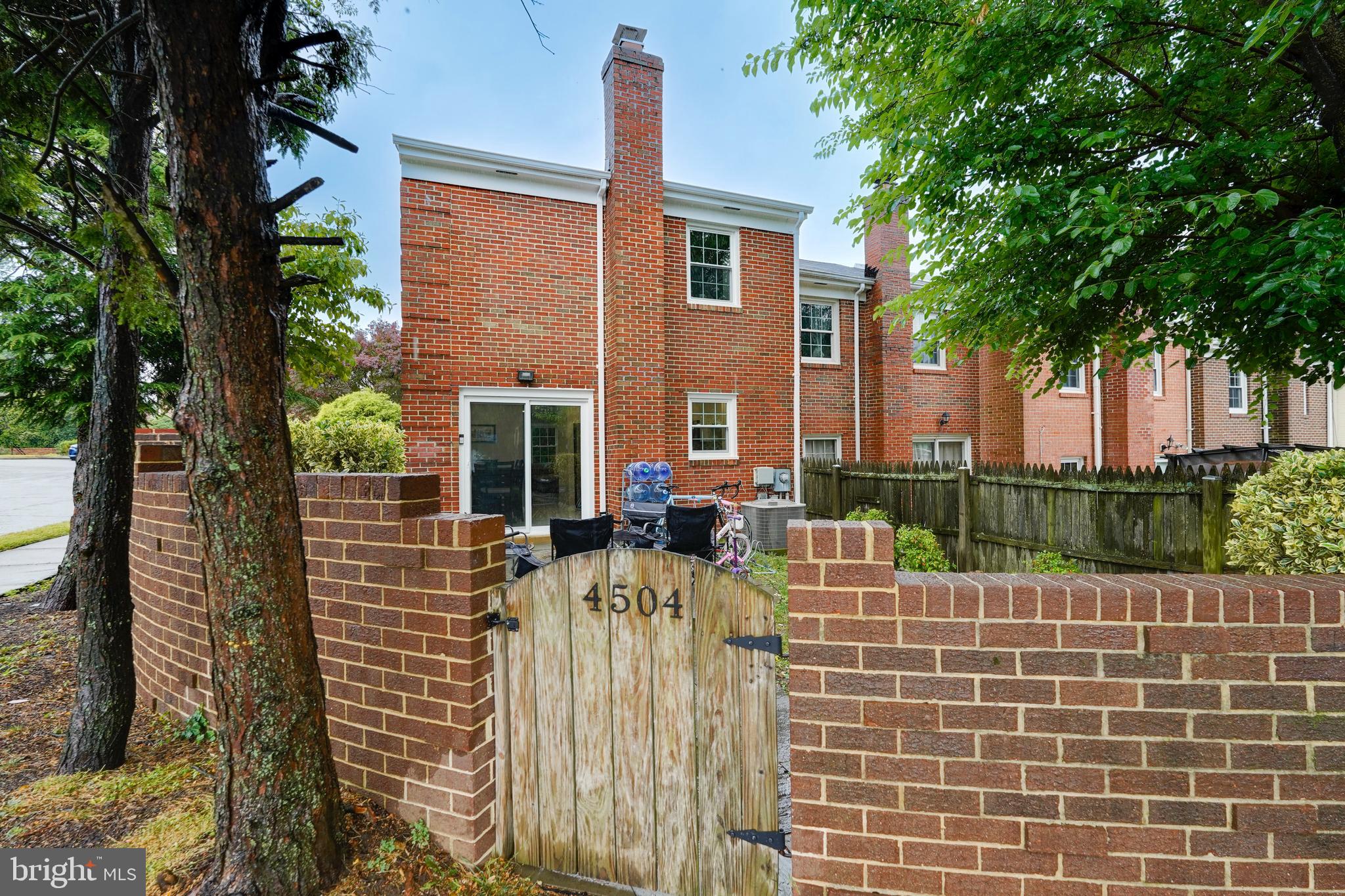 PINECREST HEIGHTS - Residential Lease