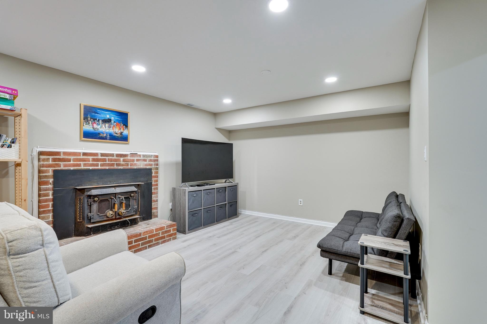 PINECREST HEIGHTS - Residential Lease