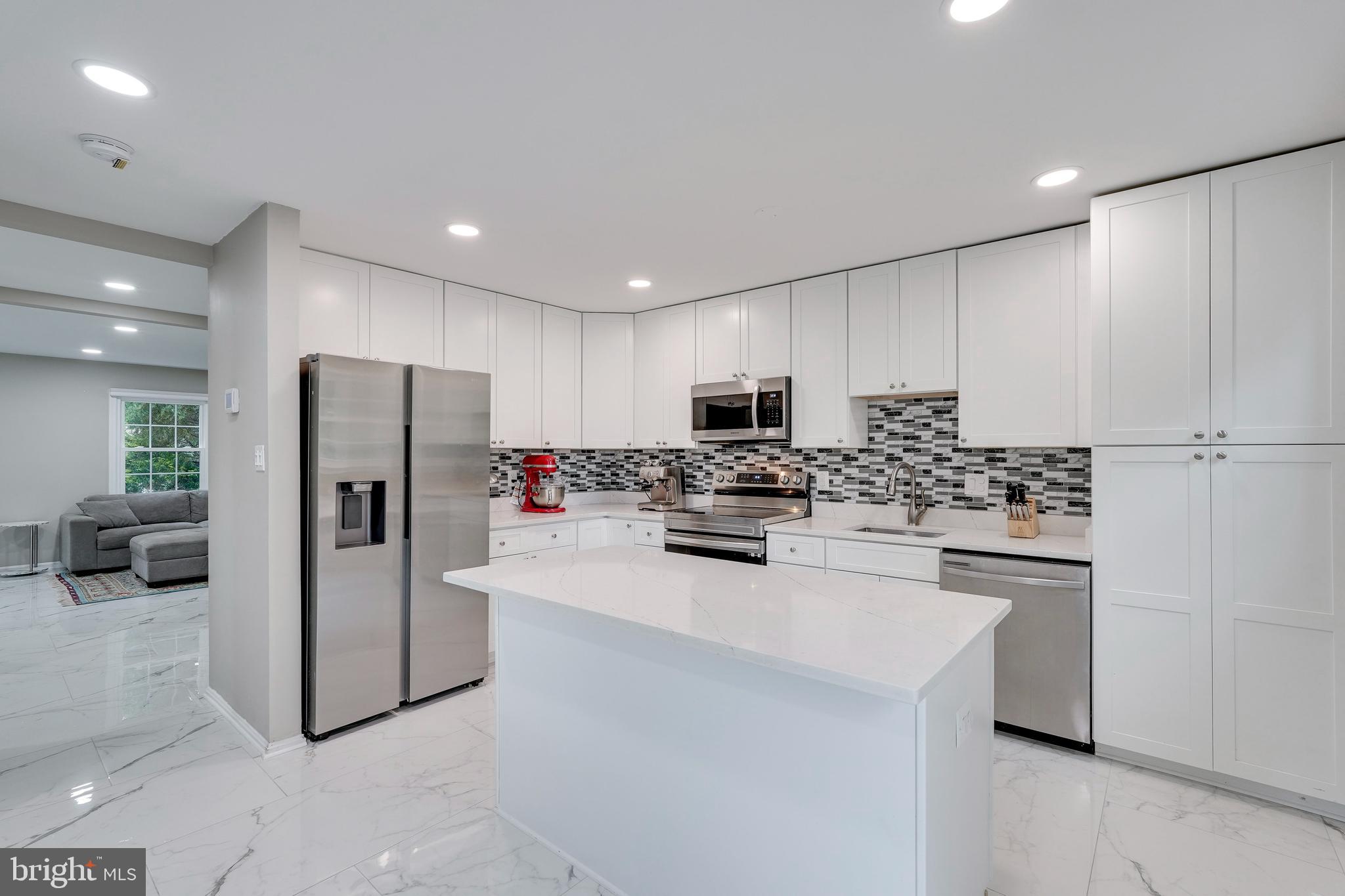 PINECREST HEIGHTS - Residential Lease