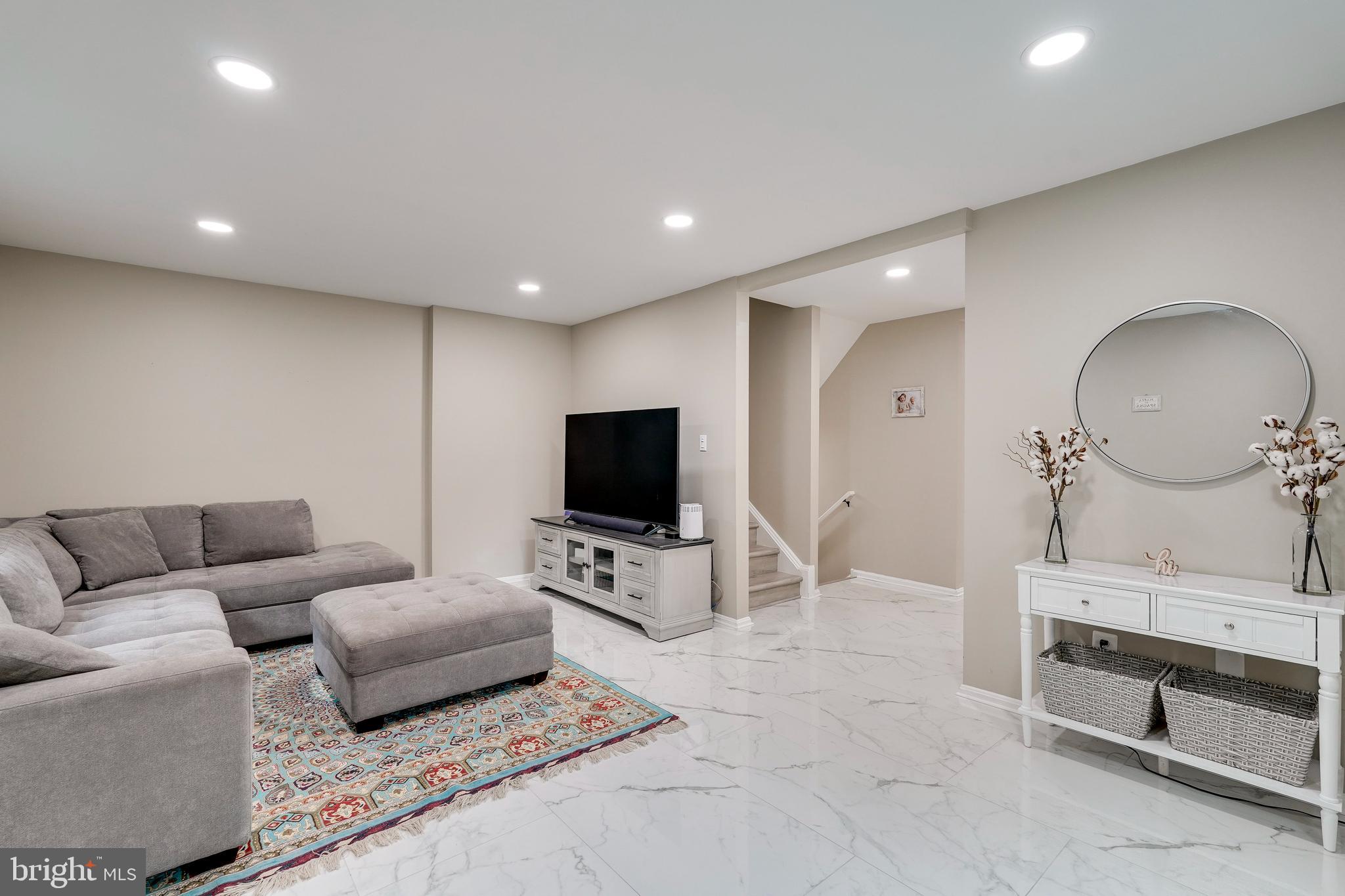 PINECREST HEIGHTS - Residential Lease