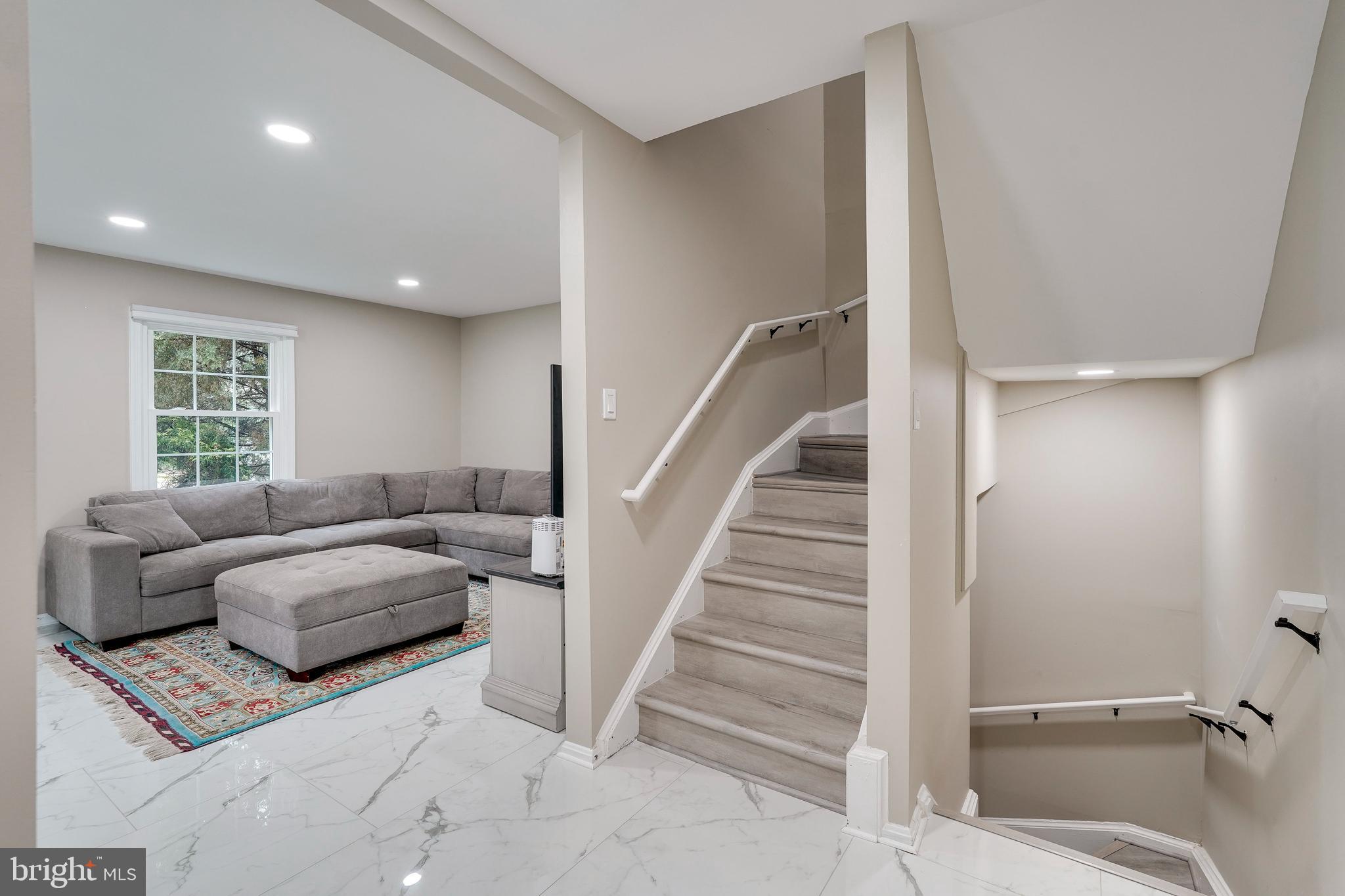 PINECREST HEIGHTS - Residential Lease