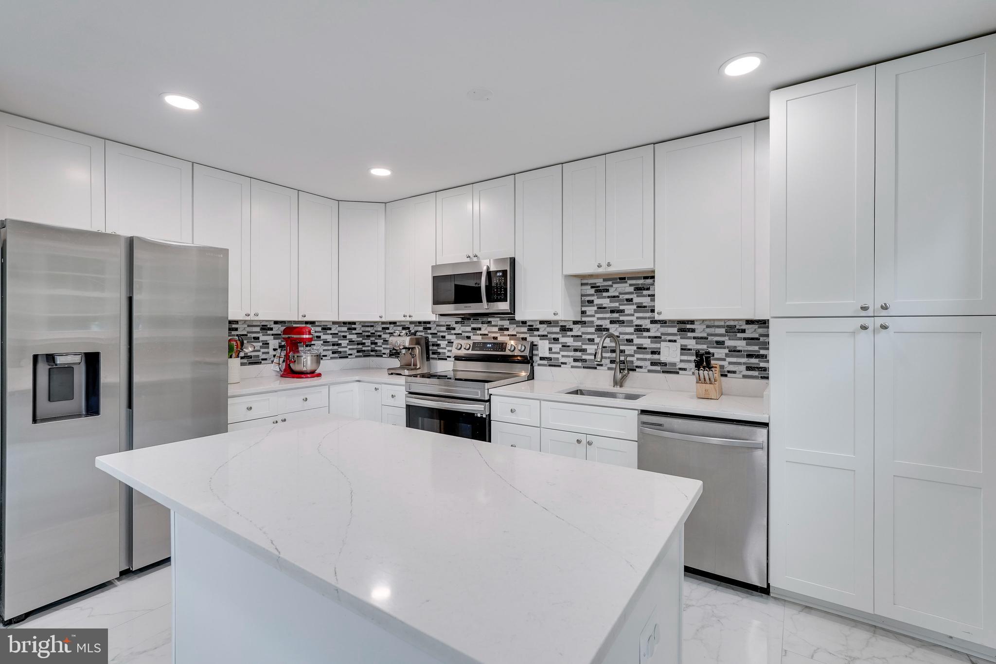 PINECREST HEIGHTS - Residential Lease