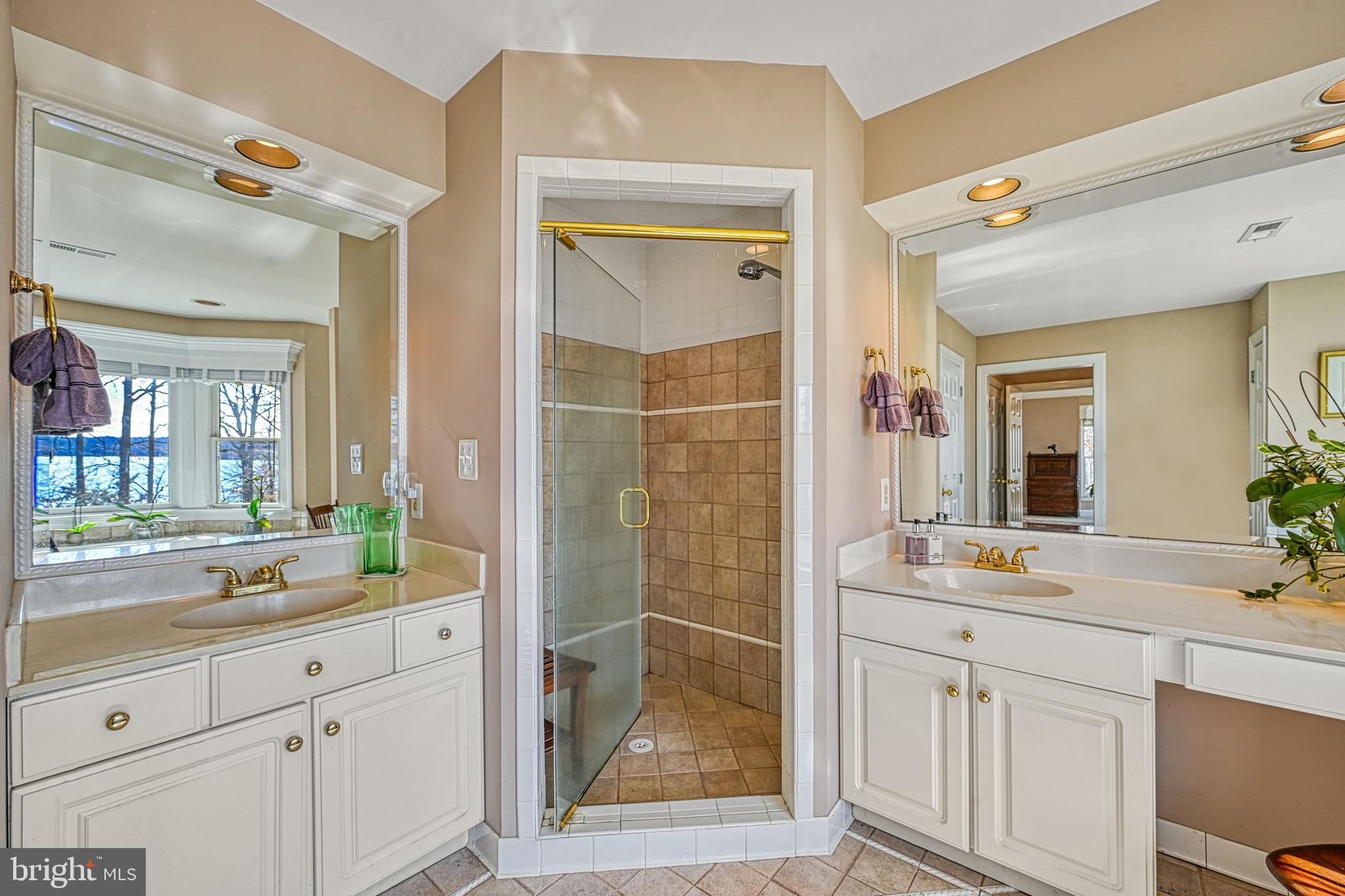 COVENANT COVE - Residential