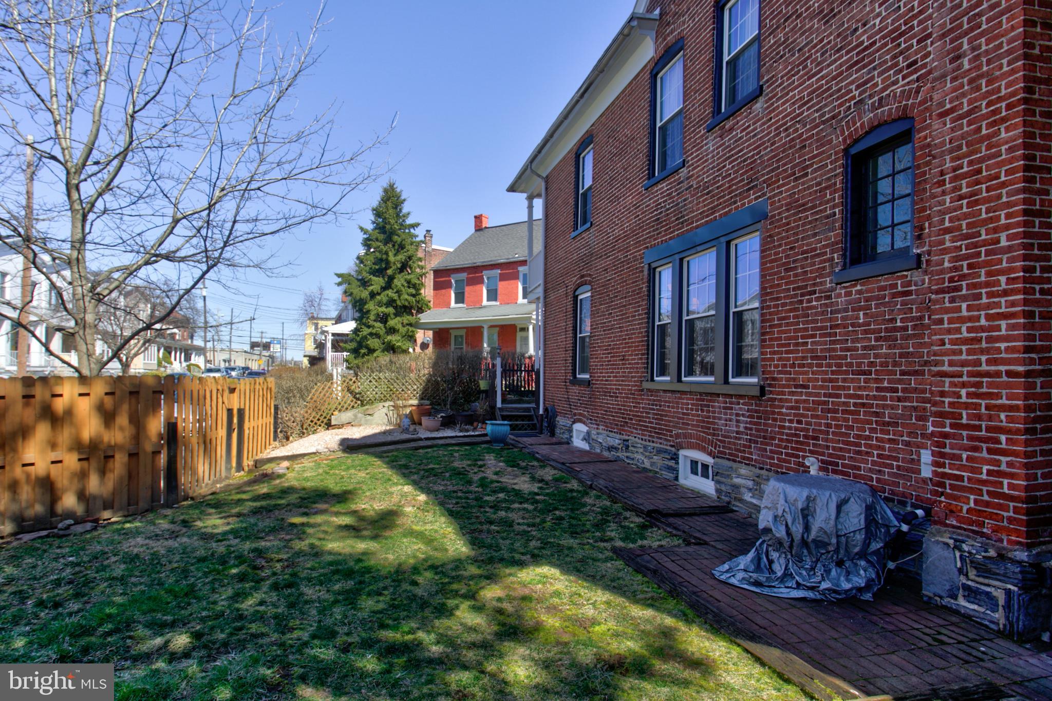 LANCASTER - Residential