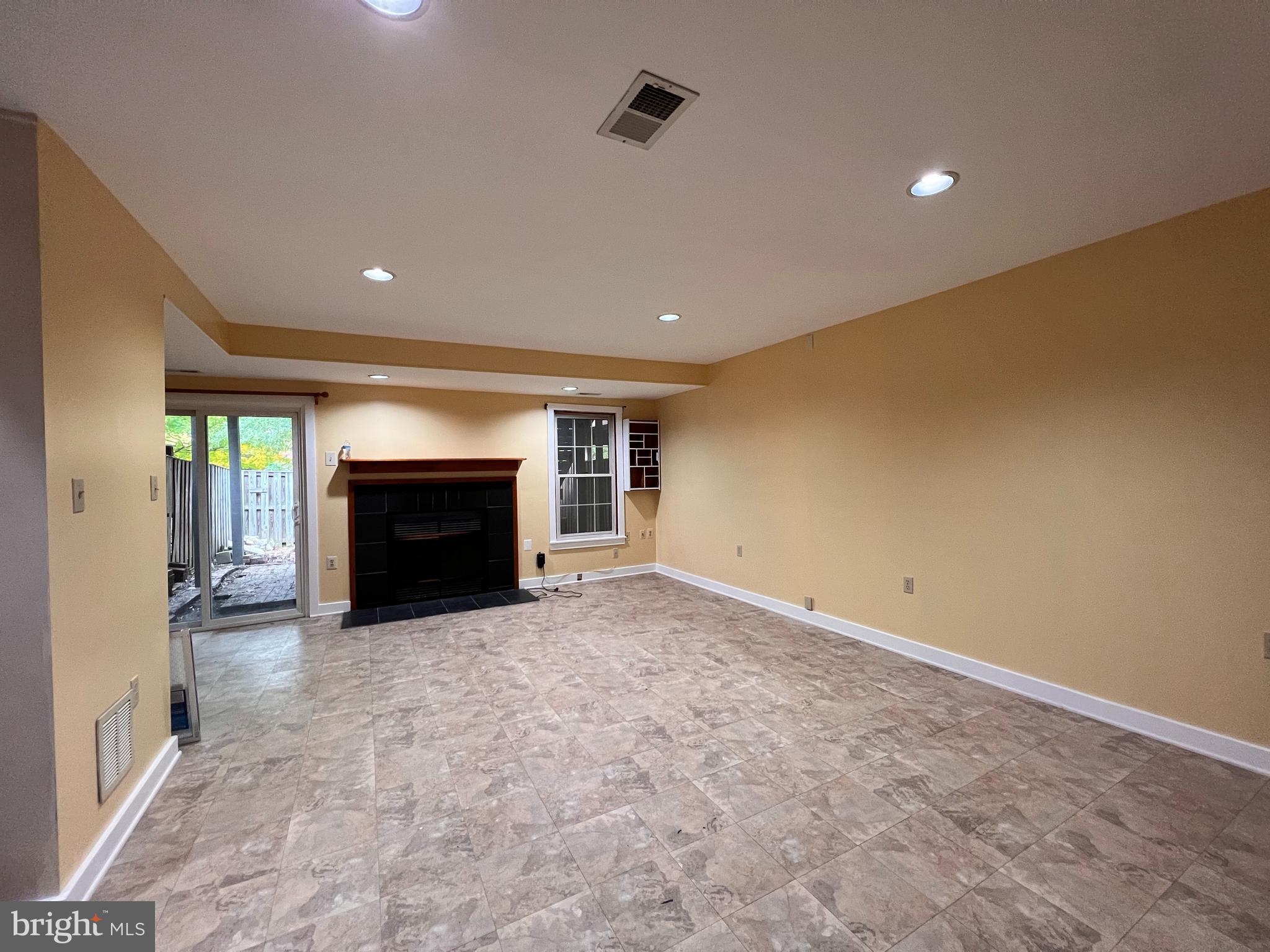 HERITAGE ESTATES - Residential Lease