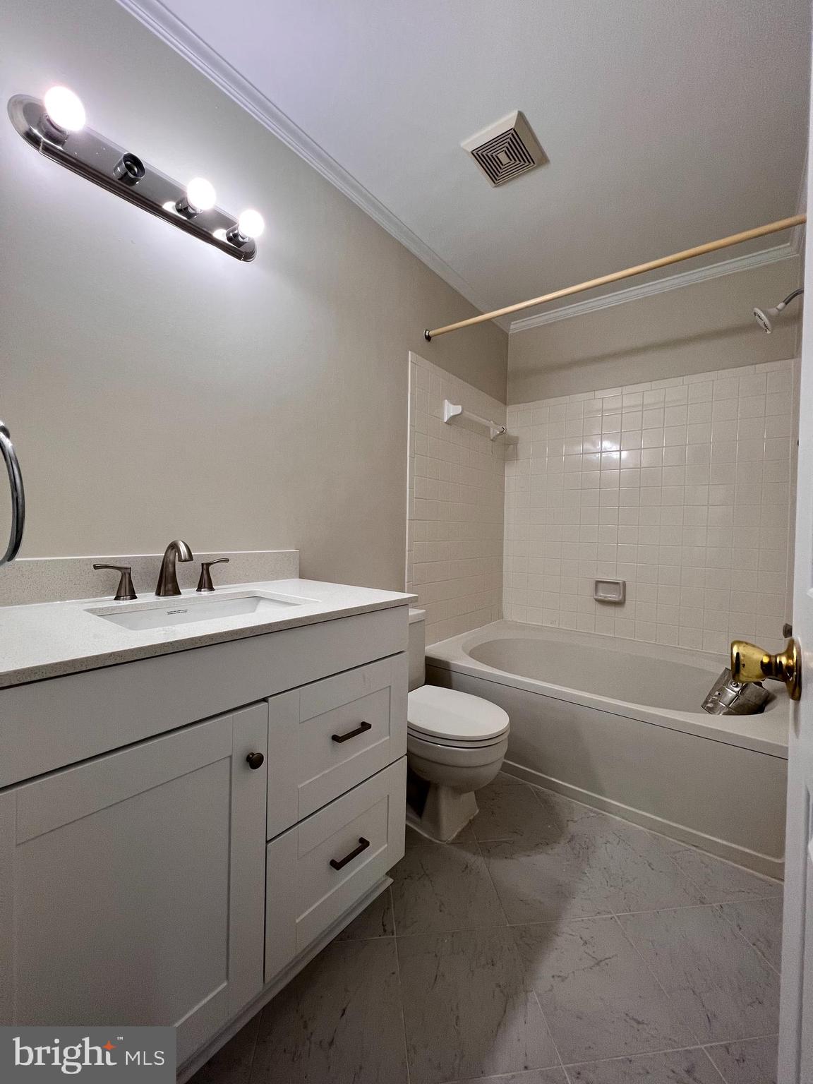 HERITAGE ESTATES - Residential Lease