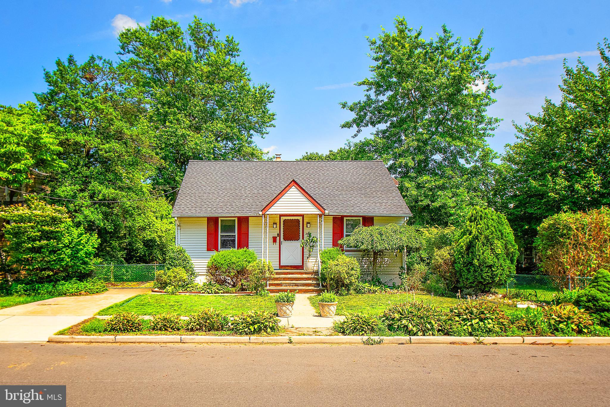 32 HOLMES AVENUE