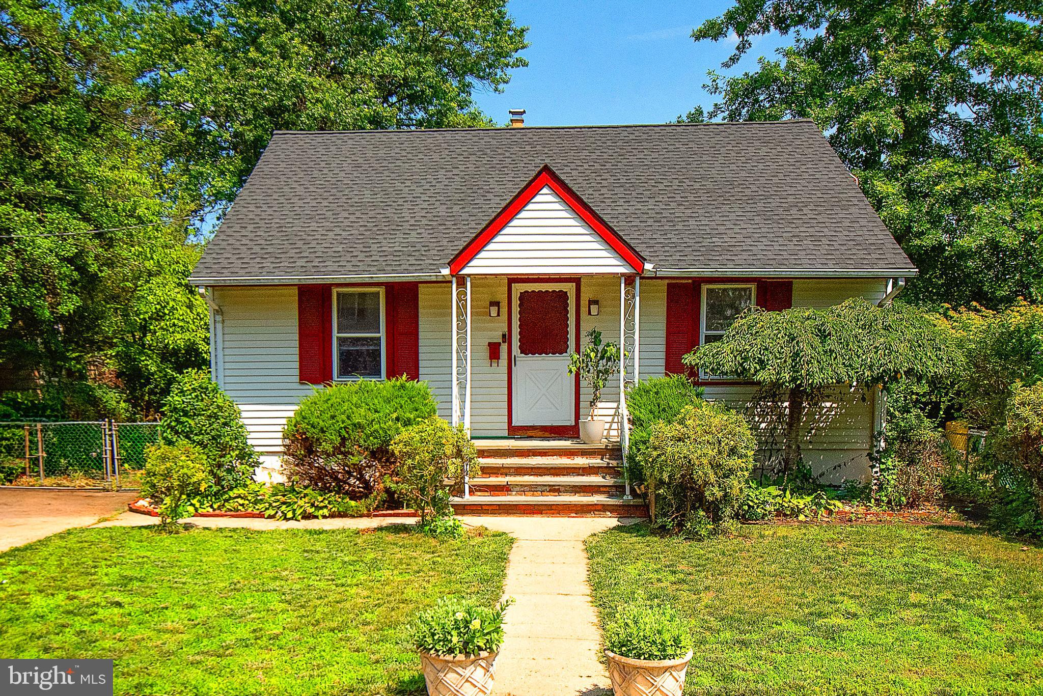 32 HOLMES AVENUE