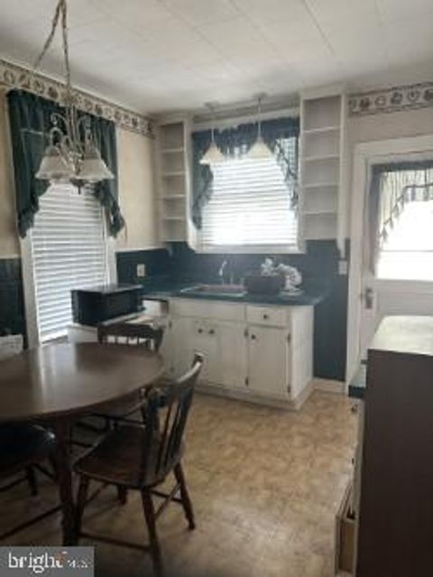 2319 CUMBERLAND AVENUE READING PA 19606