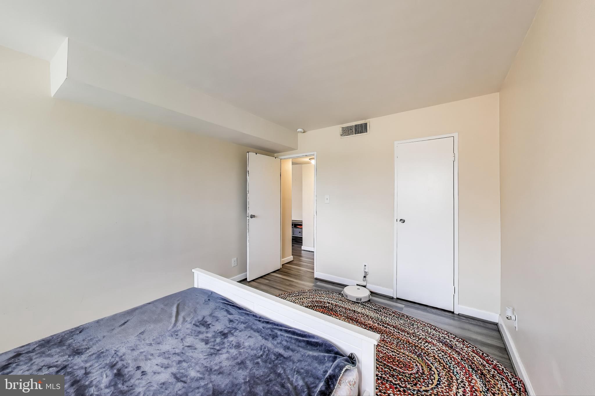 THE SEASONS - Residential