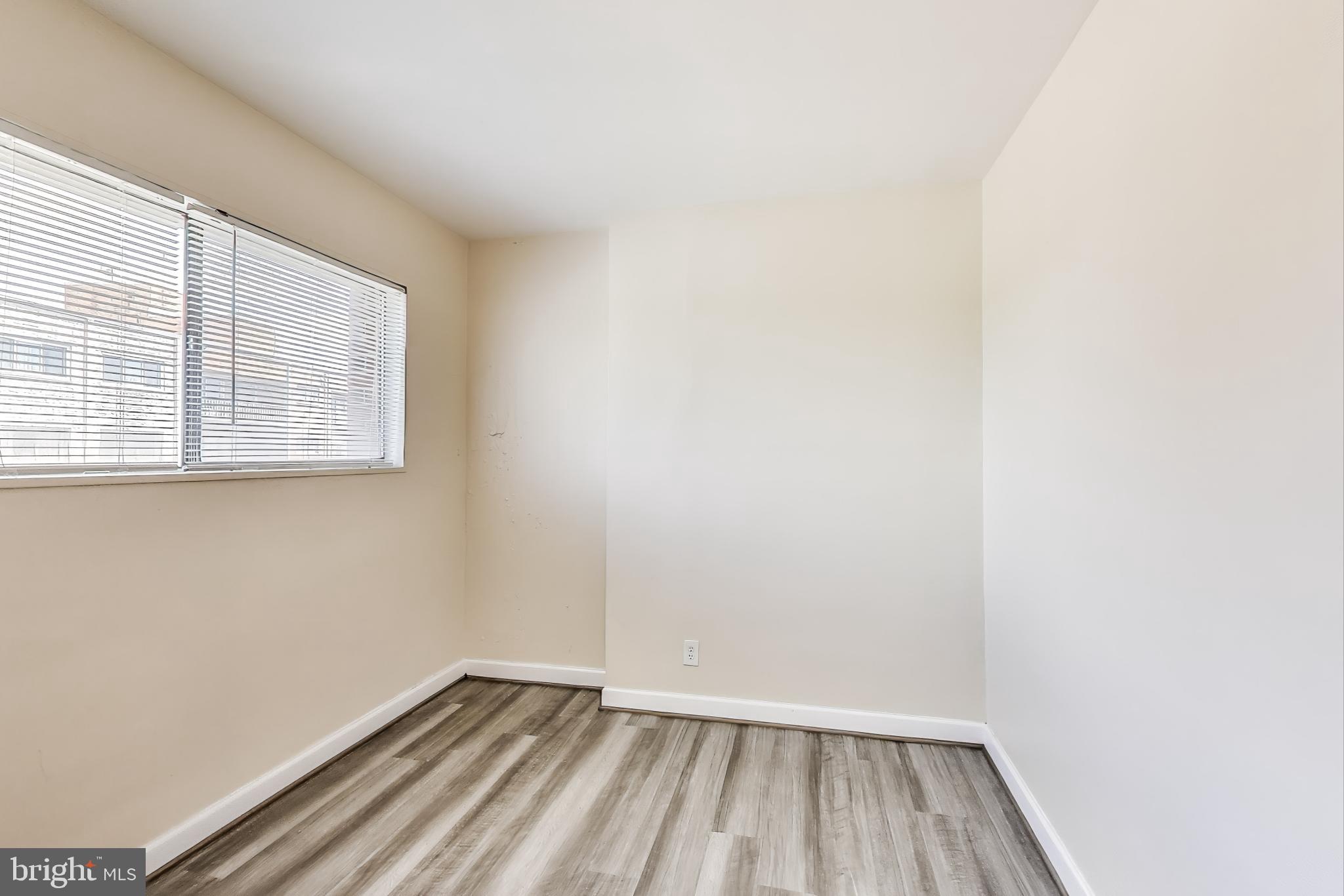 THE SEASONS - Residential