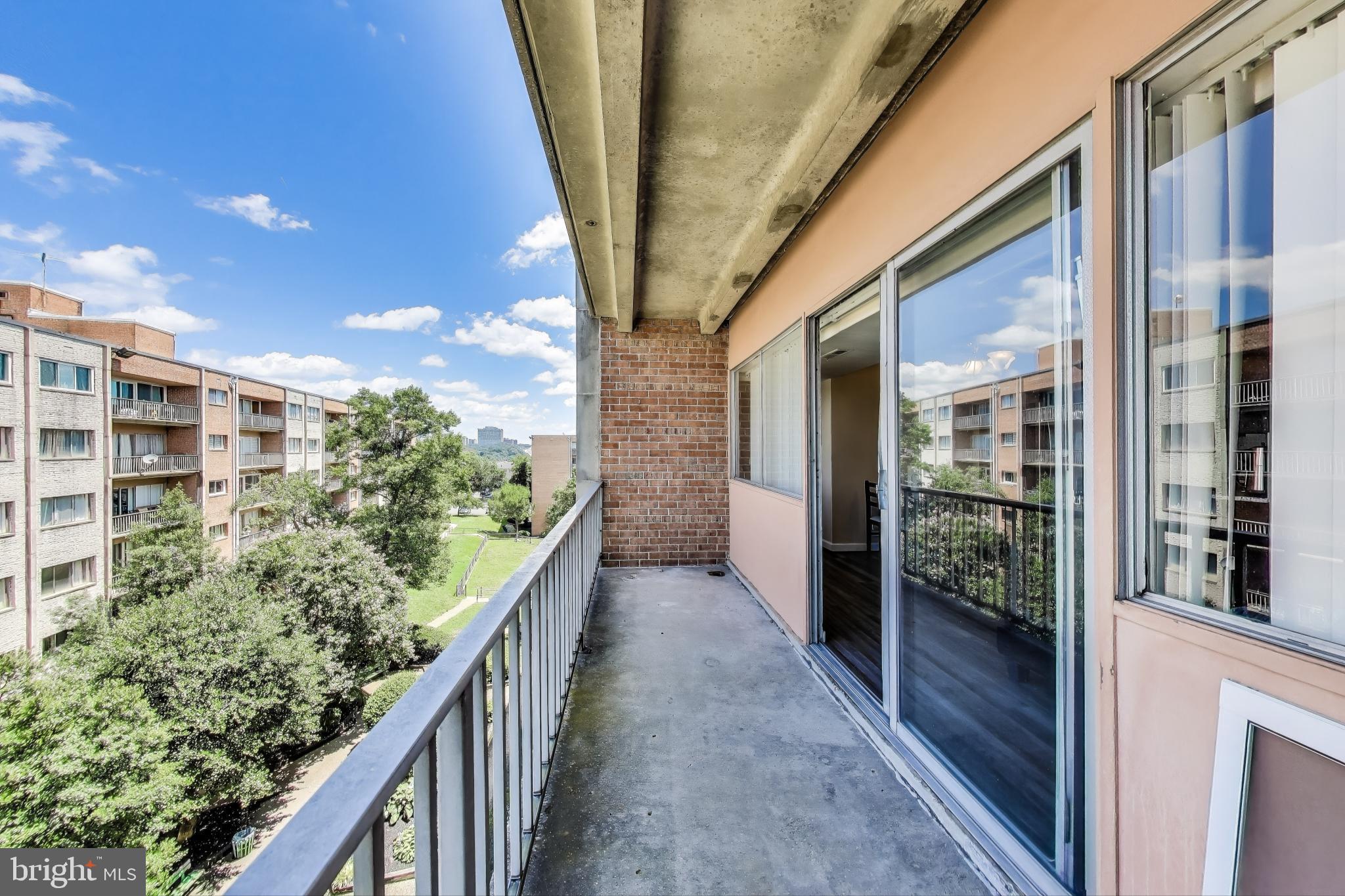 THE SEASONS - Residential