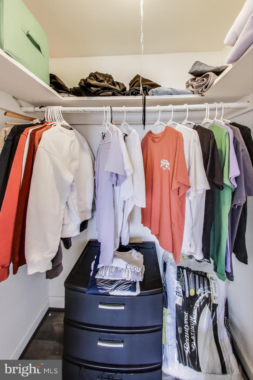 THE SEASONS - Residential