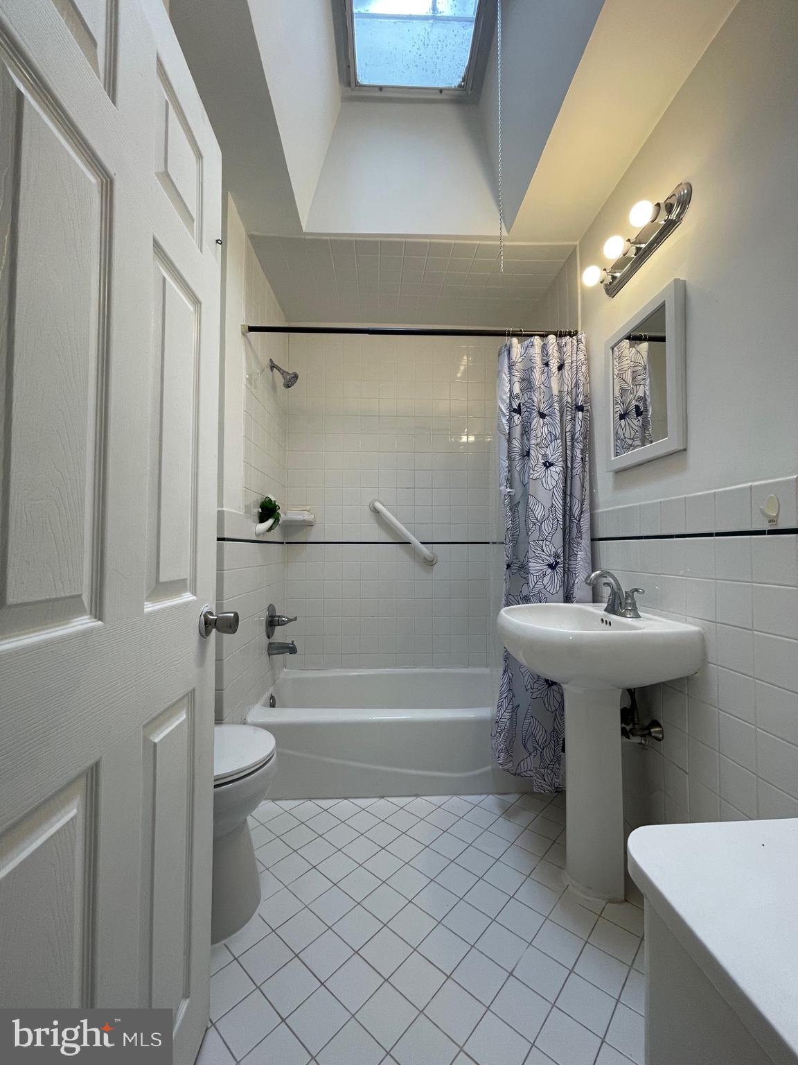 TACONY - Residential Lease