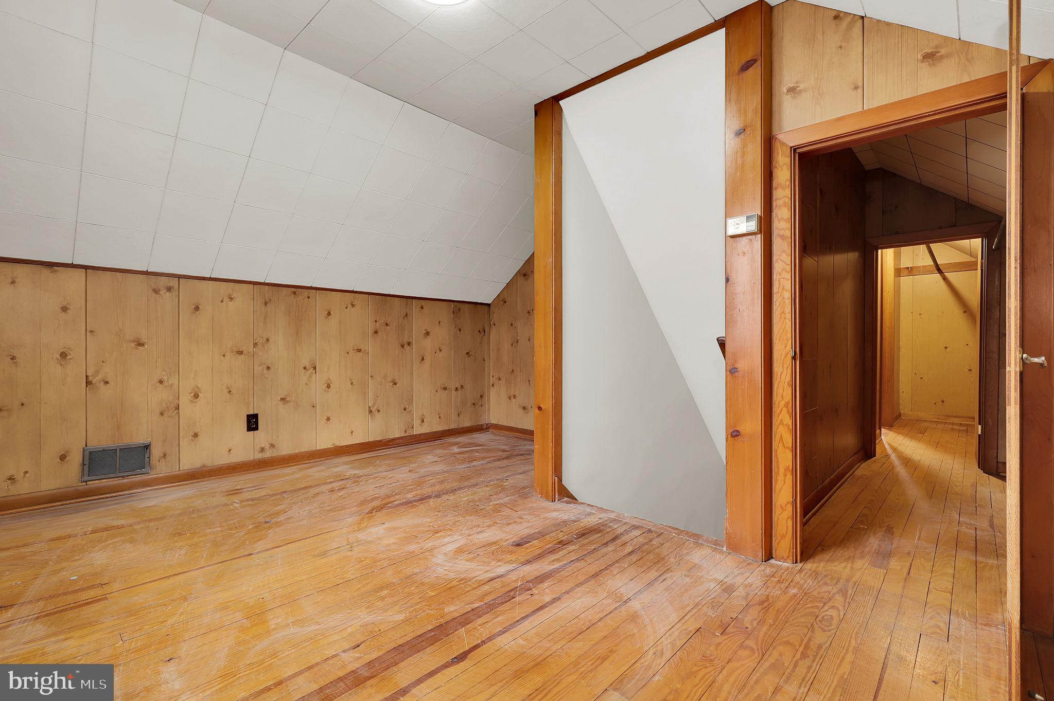 TAMMANY MANOR - Residential