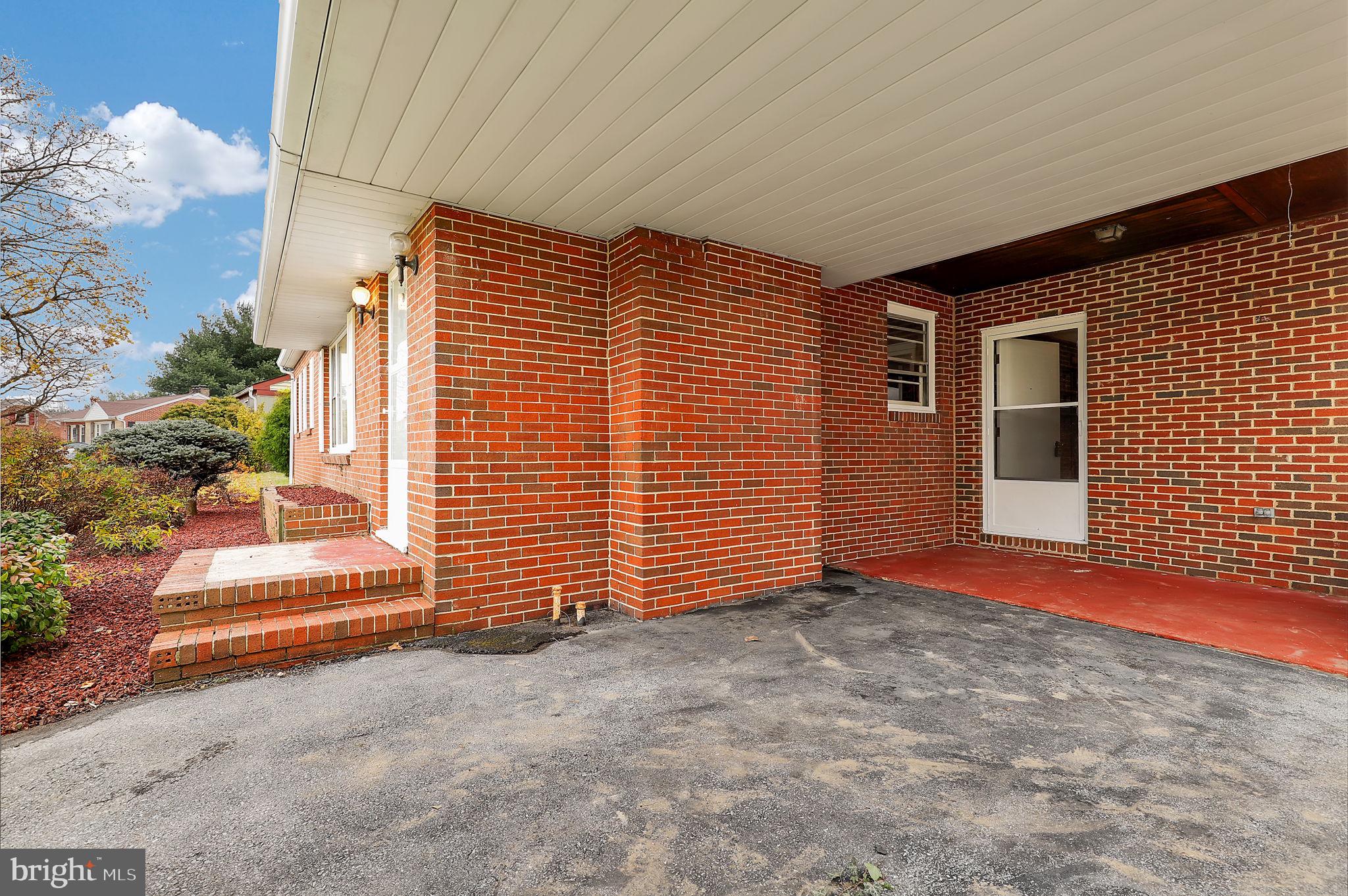 TAMMANY MANOR - Residential