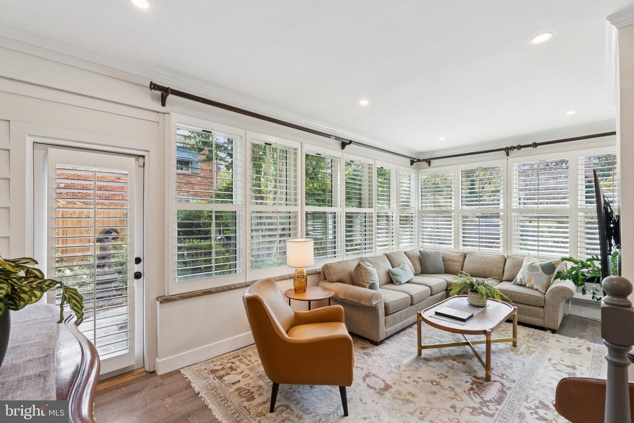 MARY KNOLLS - Residential