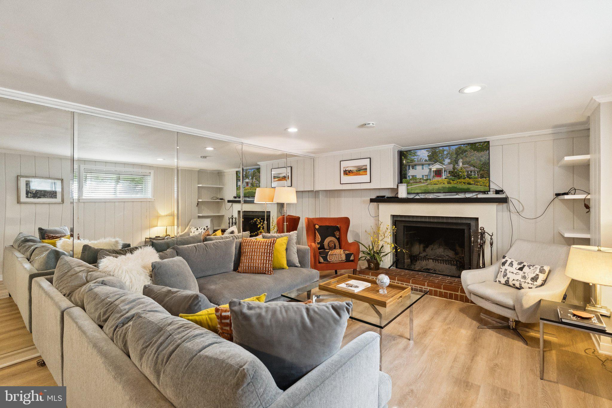 MARY KNOLLS - Residential