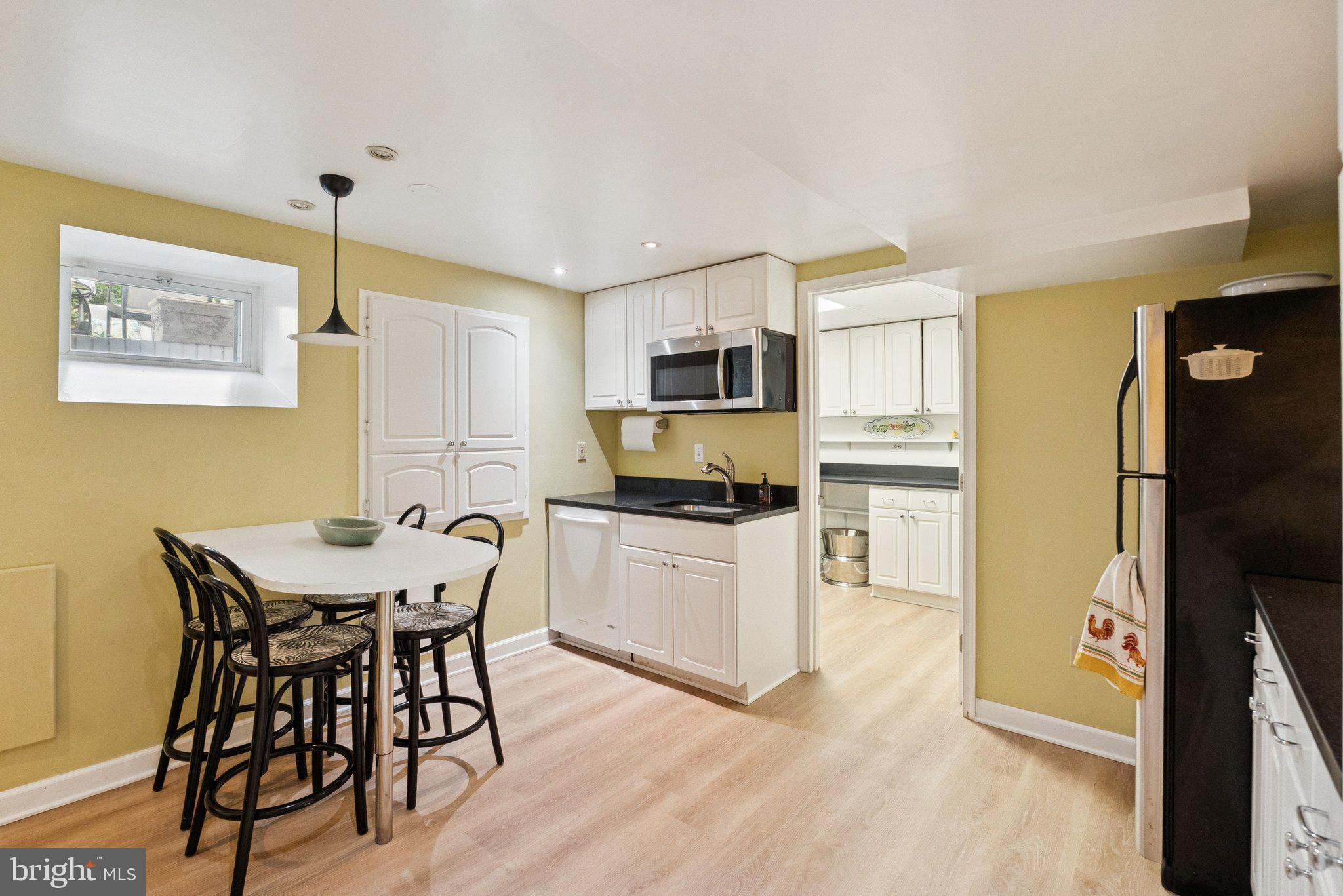 MARY KNOLLS - Residential