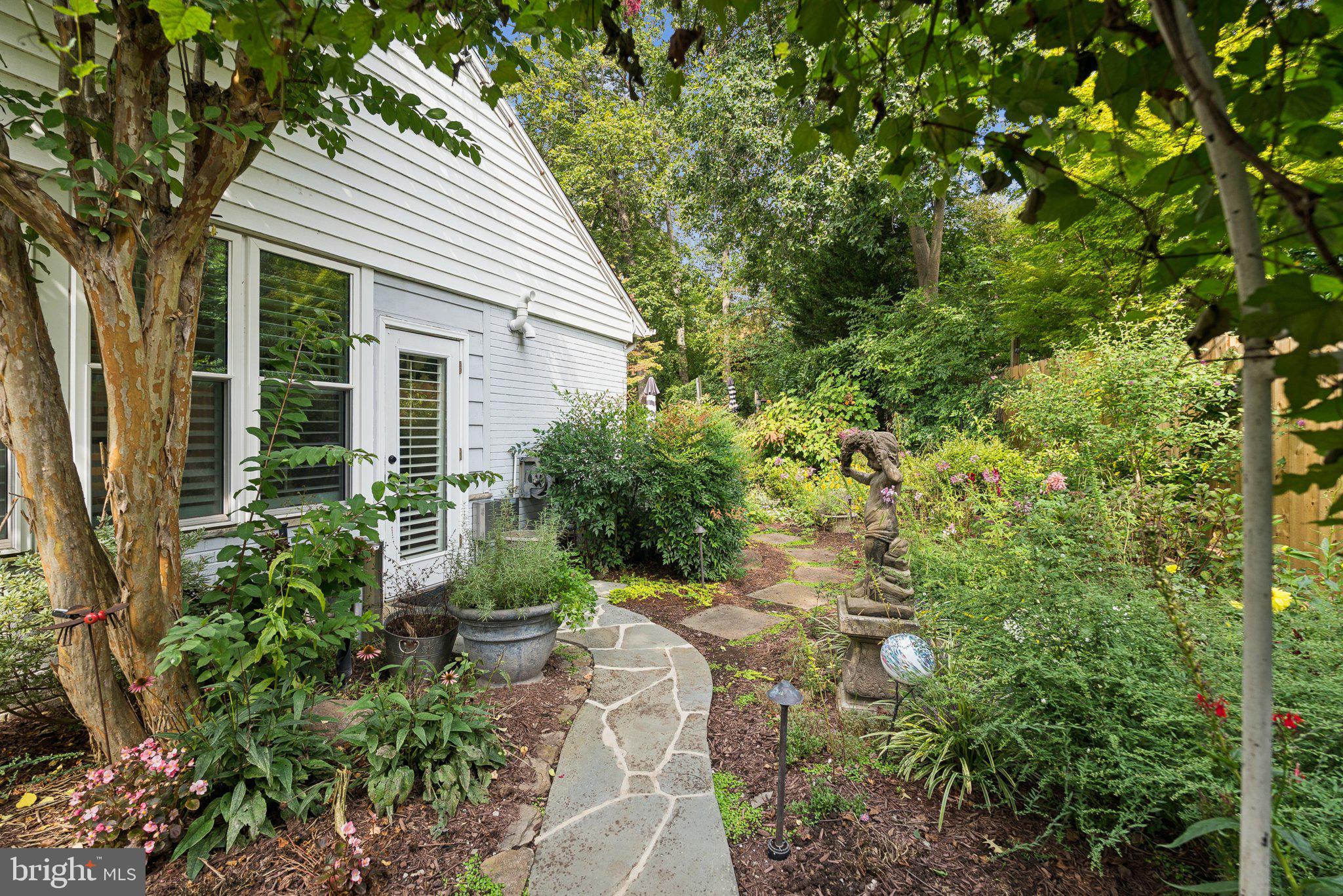 MARY KNOLLS - Residential