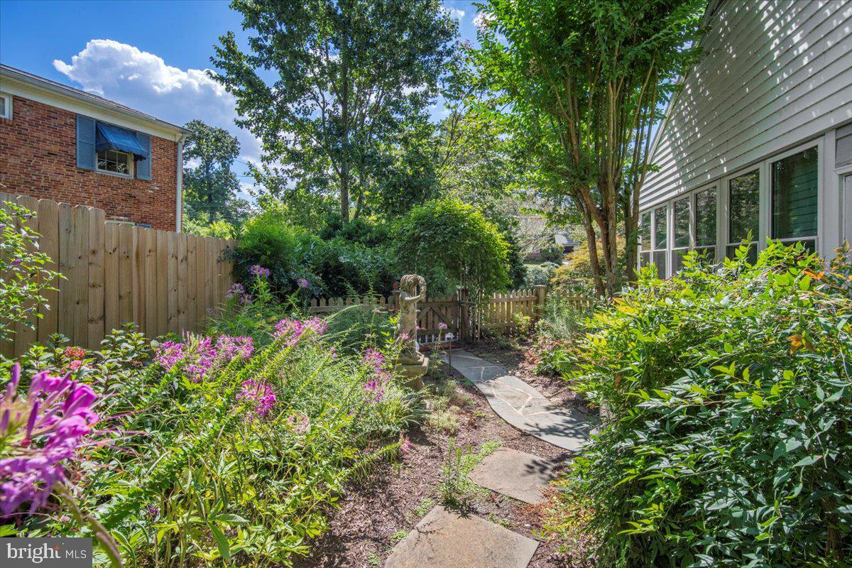 MARY KNOLLS - Residential