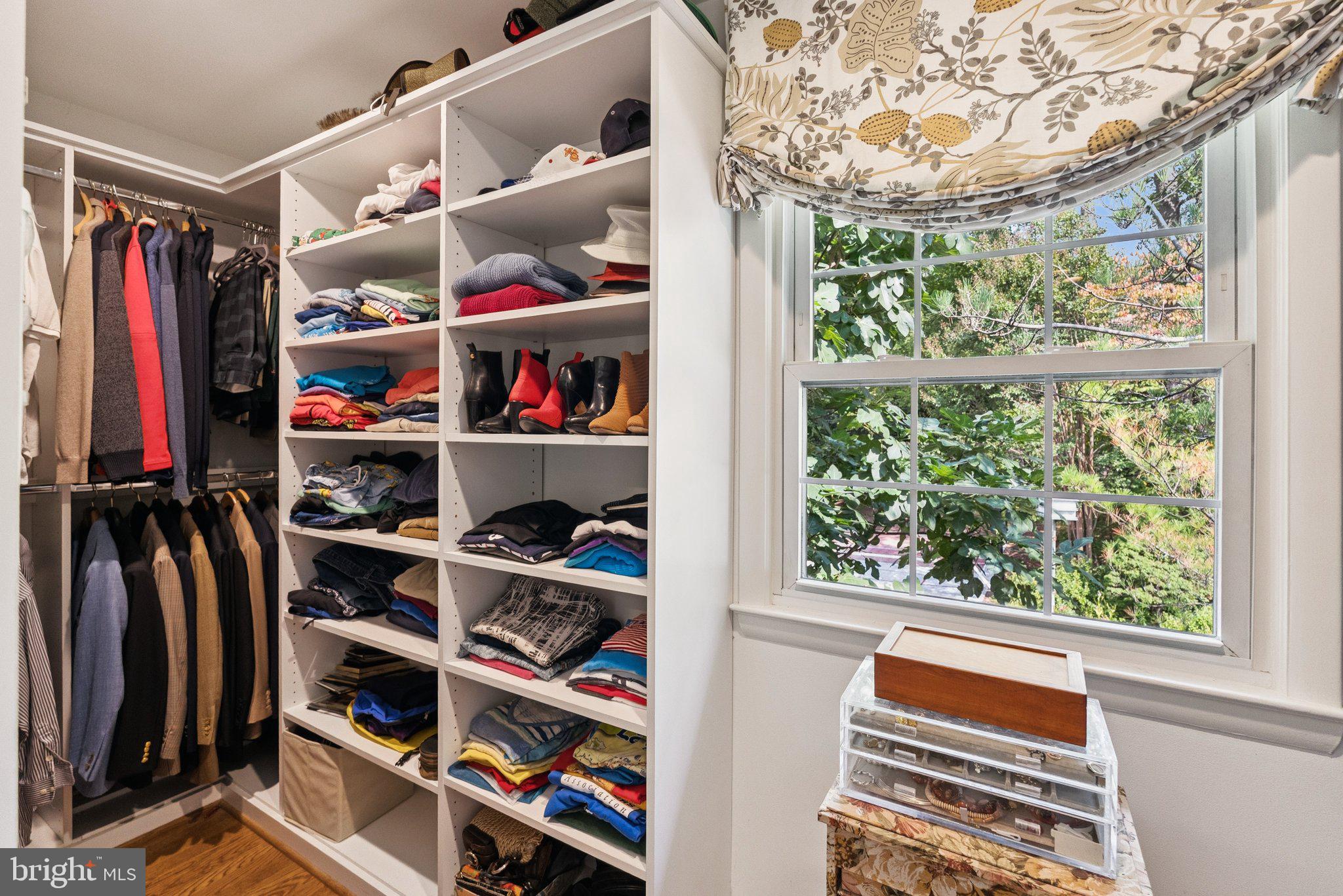 MARY KNOLLS - Residential