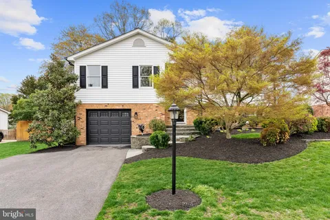 8717 Parry Lane, Alexandria, VA MLS: VAFX2230416
