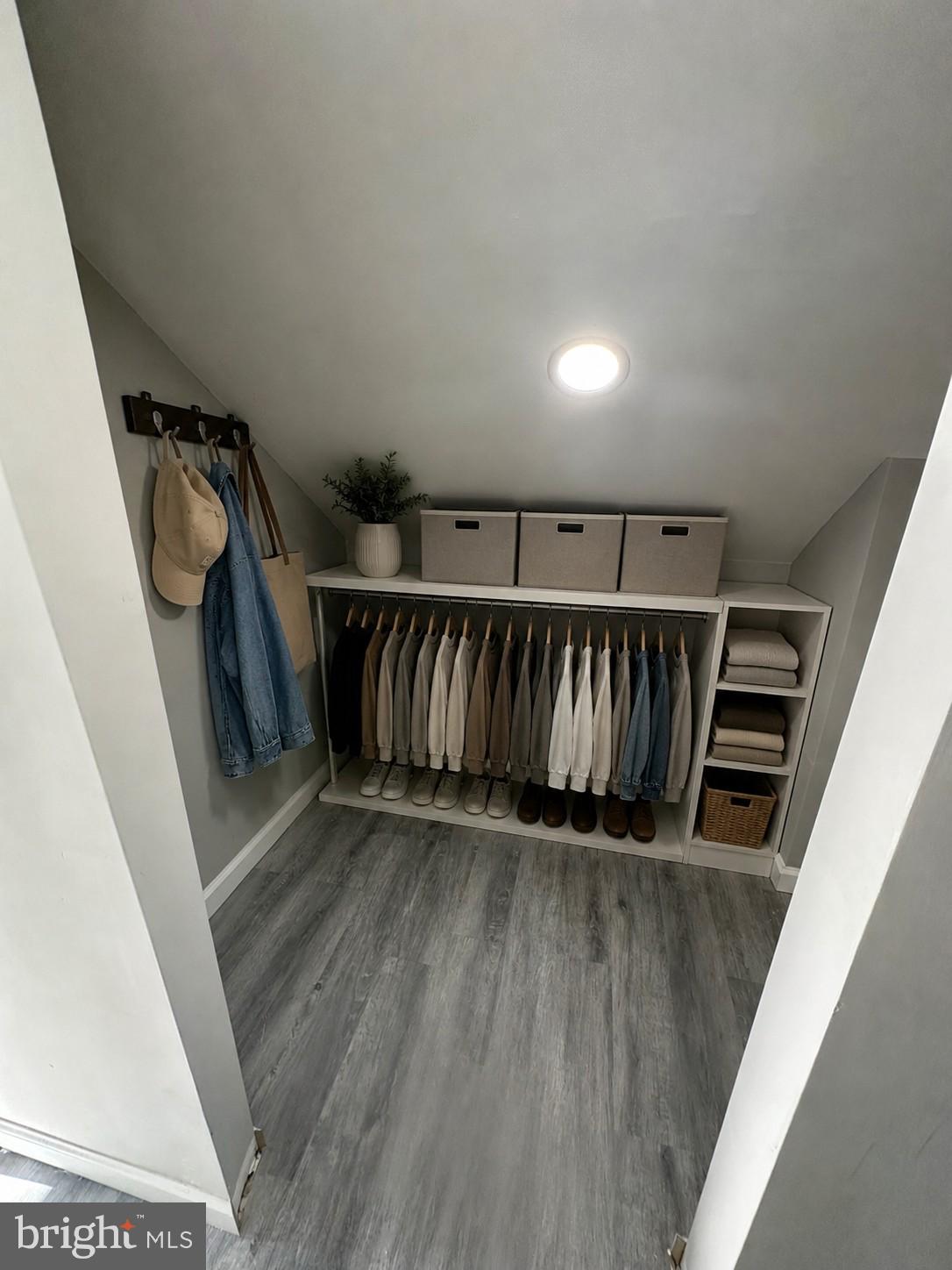 BAYLY - Residential