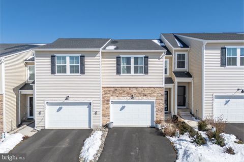 Townhouse For Sale - 7592 Clayton Avenue<br/> COOPERSBURG, PA 18036