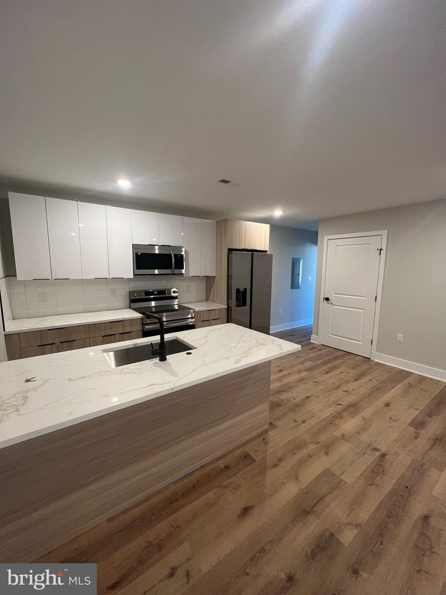 Welcome to this brand-new Penthouse unit! Close to public transportation and Temple university, this 3 bed 2 bath apartment is awaiting it's new tenants to call it home!