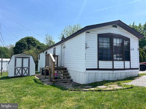 Property photo of 2715 Crestview Drive, York, PA 17402