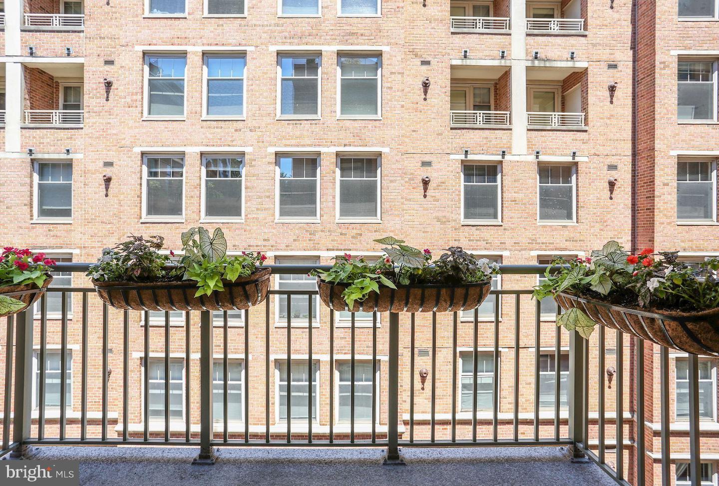 WEST END - Residential