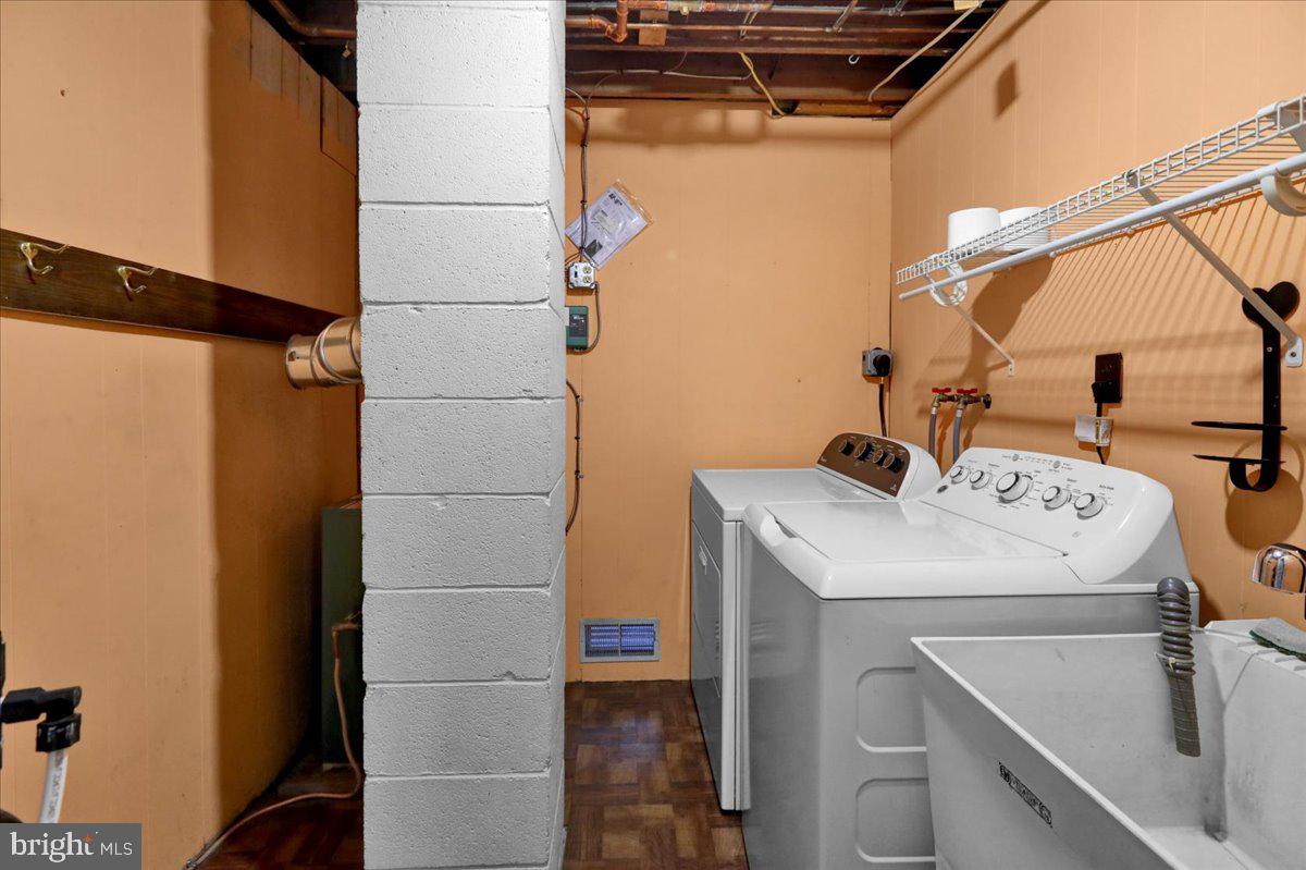 LORANE ORCHARD - Residential