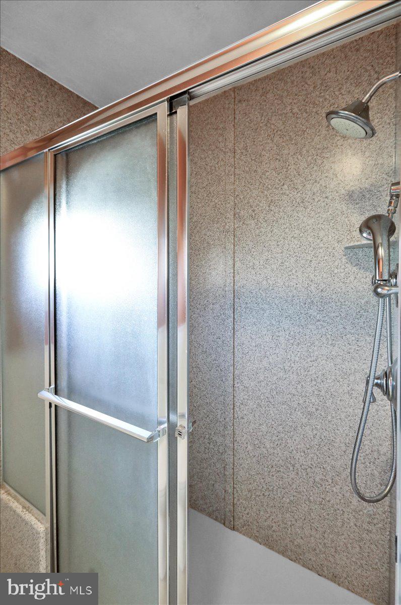 LORANE ORCHARD - Residential